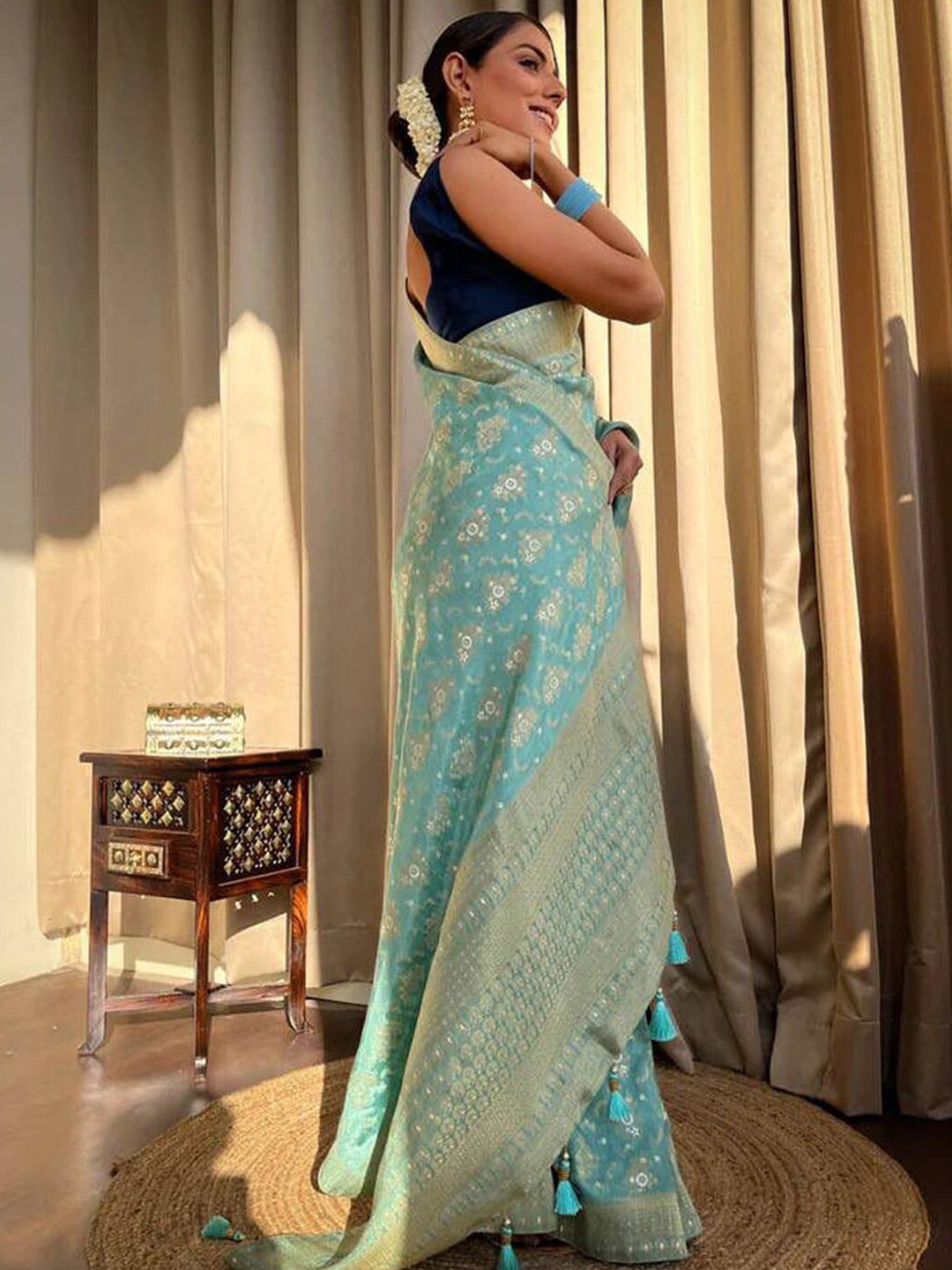 Kalini Ethnic Motif Woven Design Zari Saree - Distacart