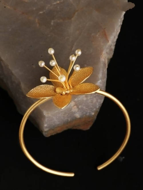 Mominos Fashion Johar Kamal Matt Golden Flower Bracelet