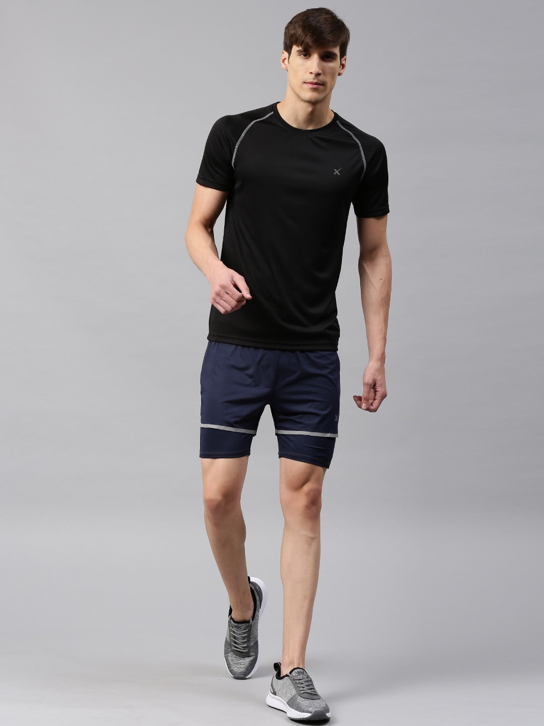 HRX by Hrithik Roshan Men Black Raglan Sleeved Tshirt