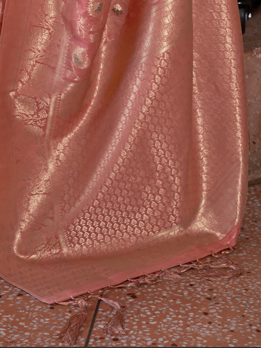 Mitera Pink & Gold-Toned Woven Design Zari Silk Blend Banarasi Saree - Distacart