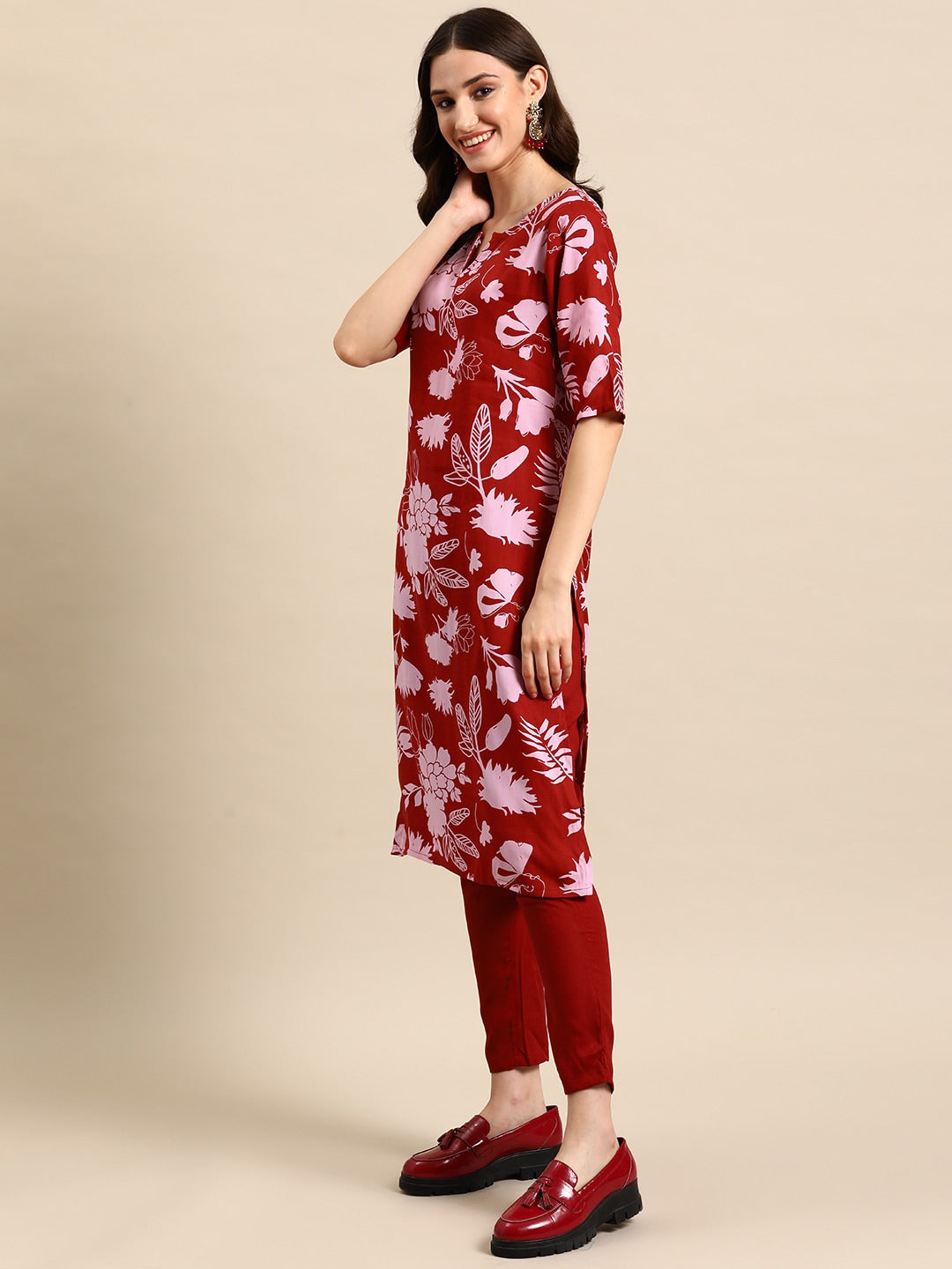 Sangria Floral Printed Regular Kurta with Trousers - Distacart