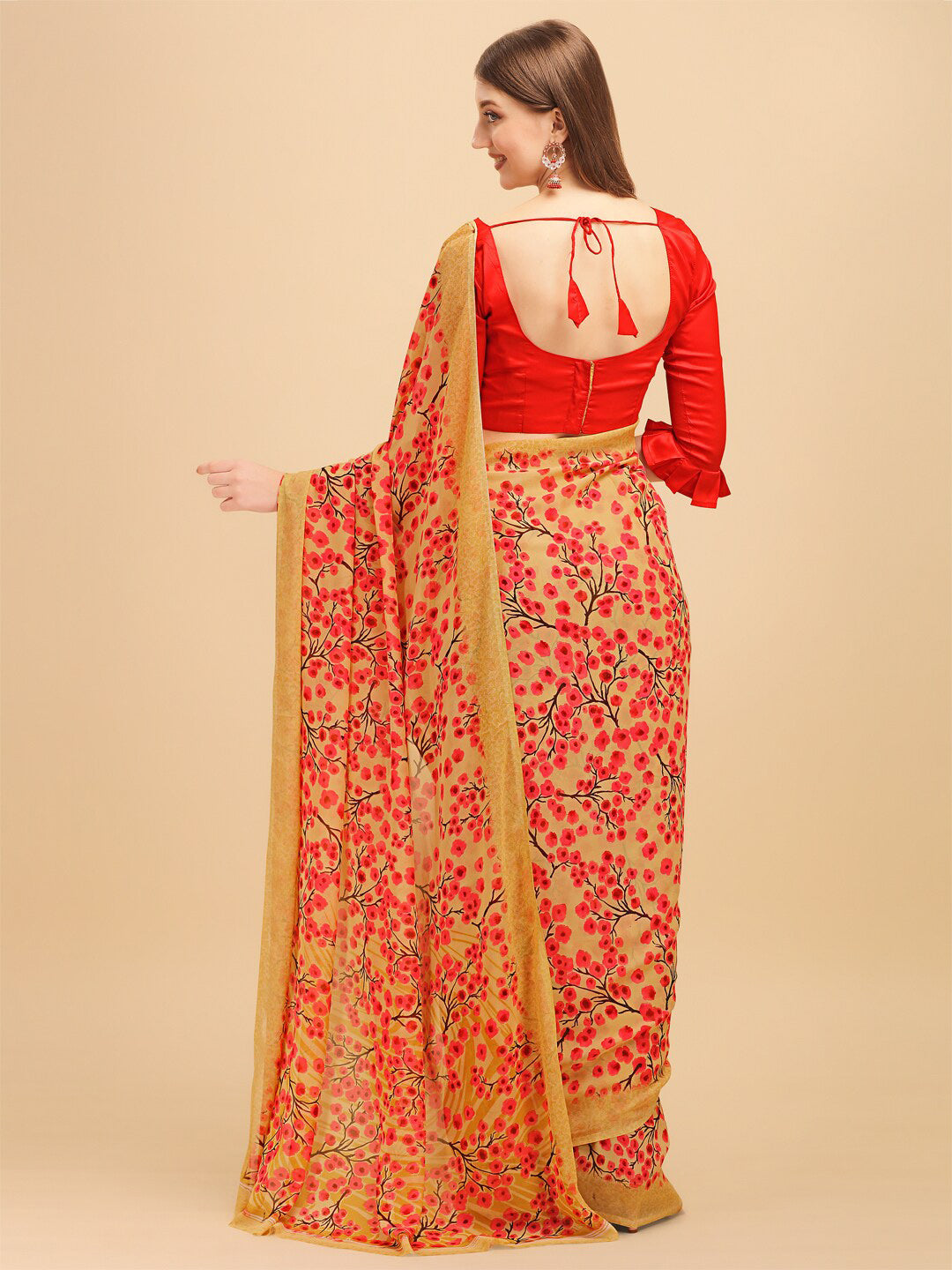 Sangria Beige & Peach-Coloured Floral Printed Georgette Saree - Distacart