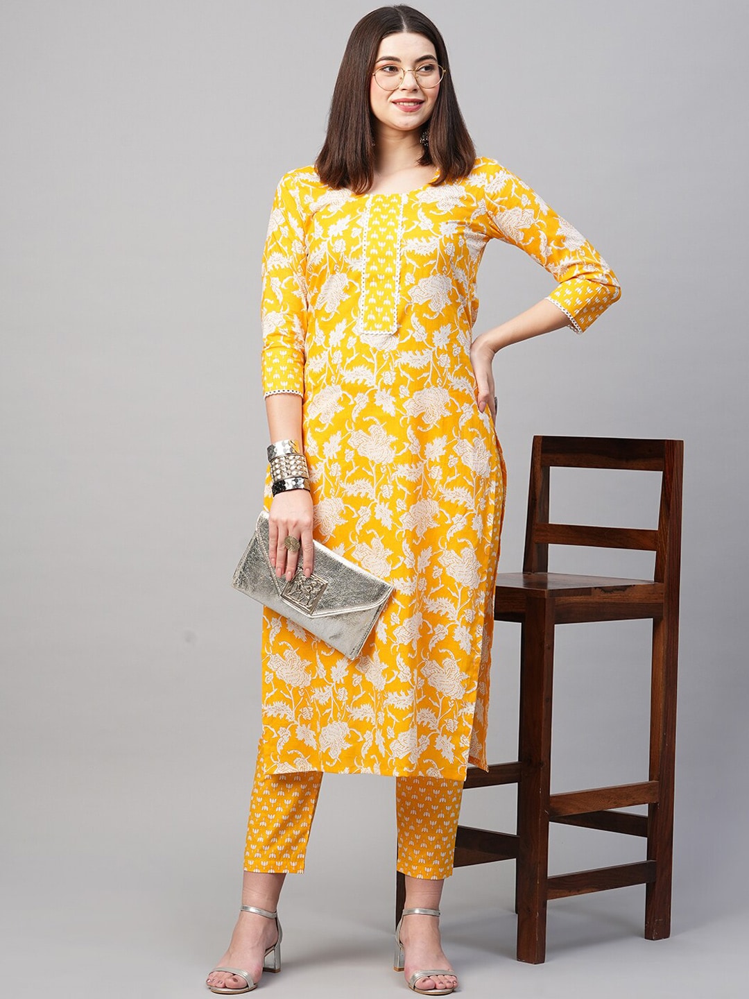 Kalini Floral Printed Straight Kurta With Trousers - Distacart