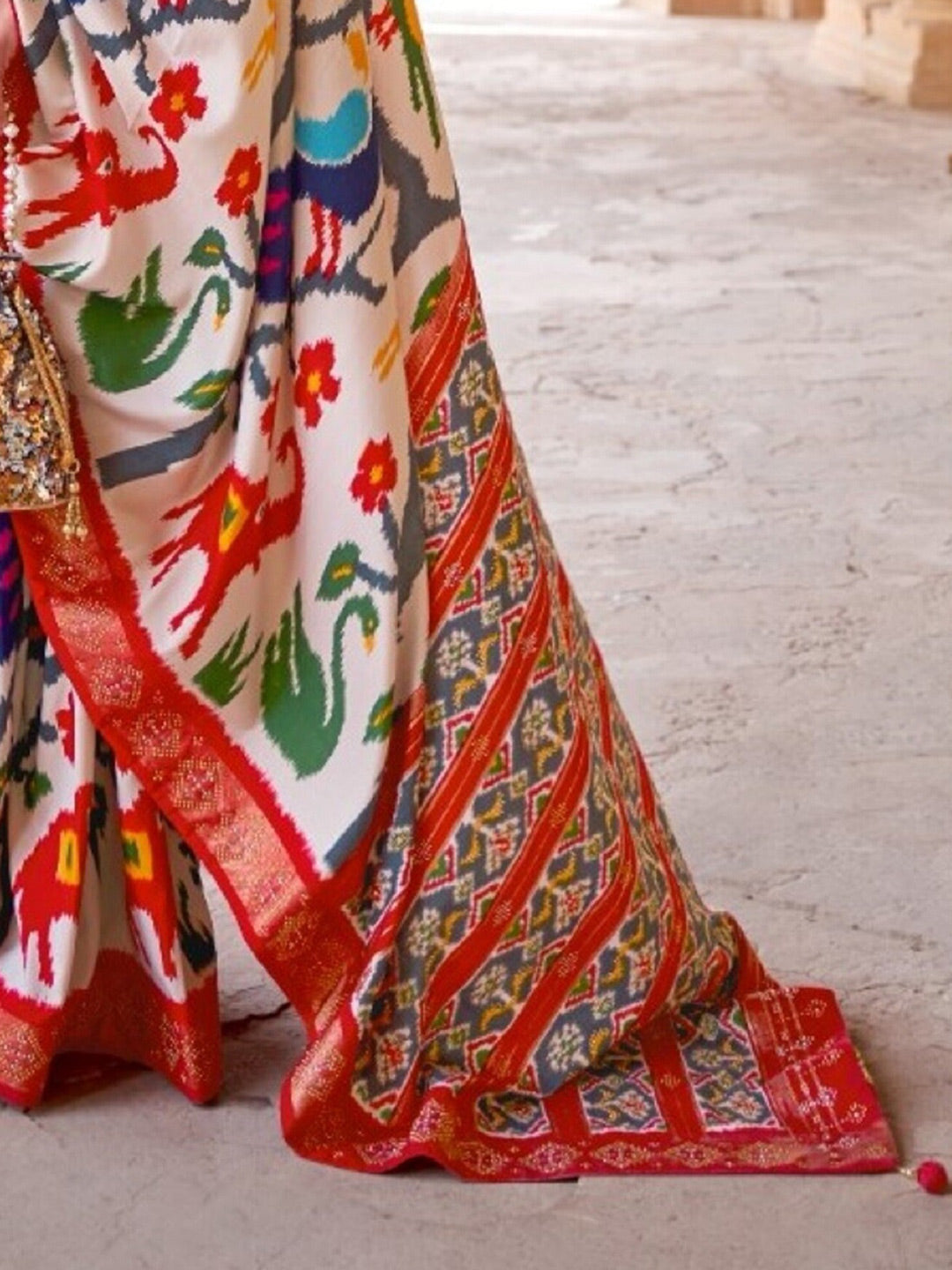 Mitera White & Red Ethnic Motifs Zari Pure Silk Patola Saree - Distacart