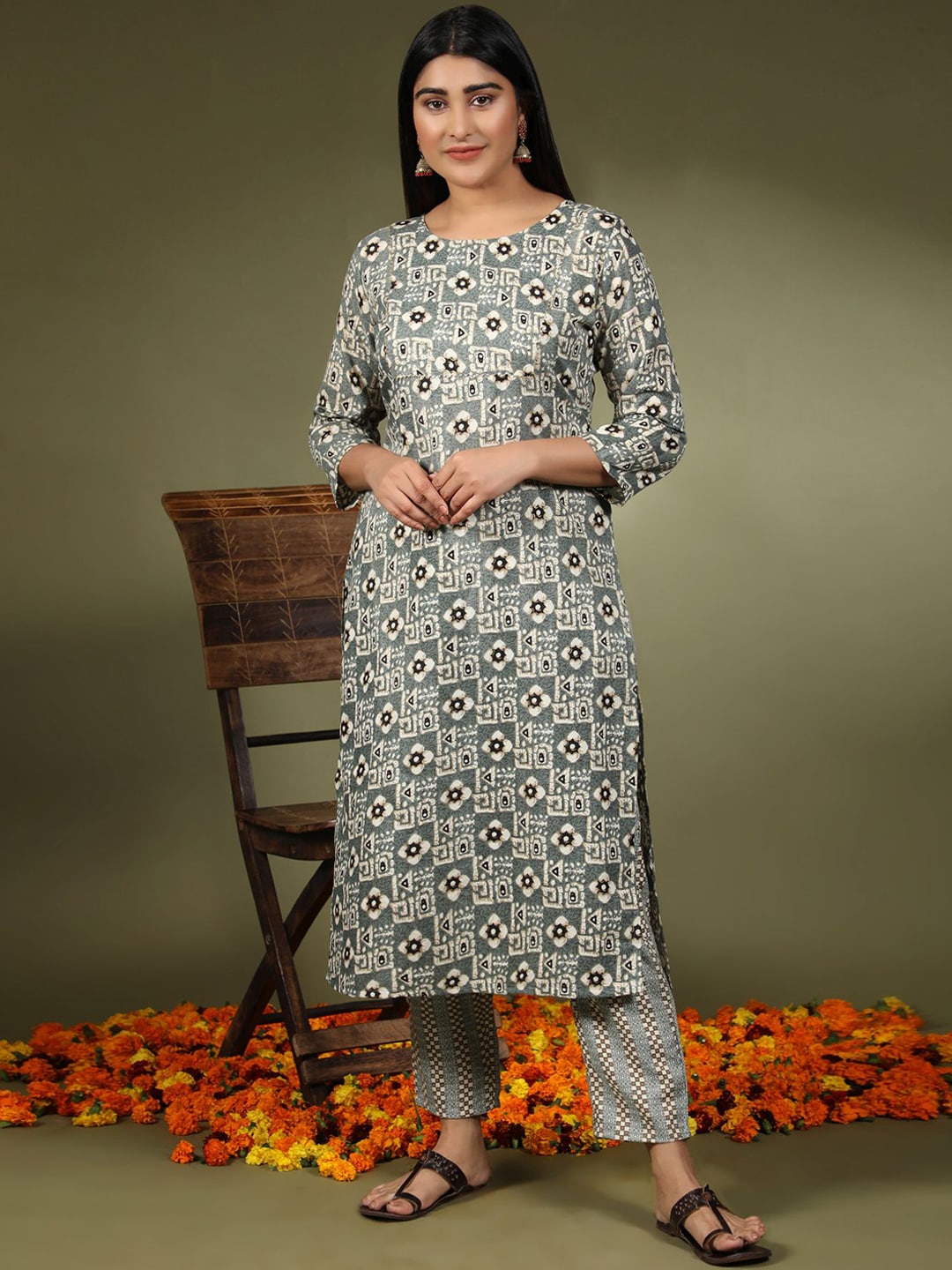 Kalini Floral Printed Round Neck Kurta with Trousers - Distacart