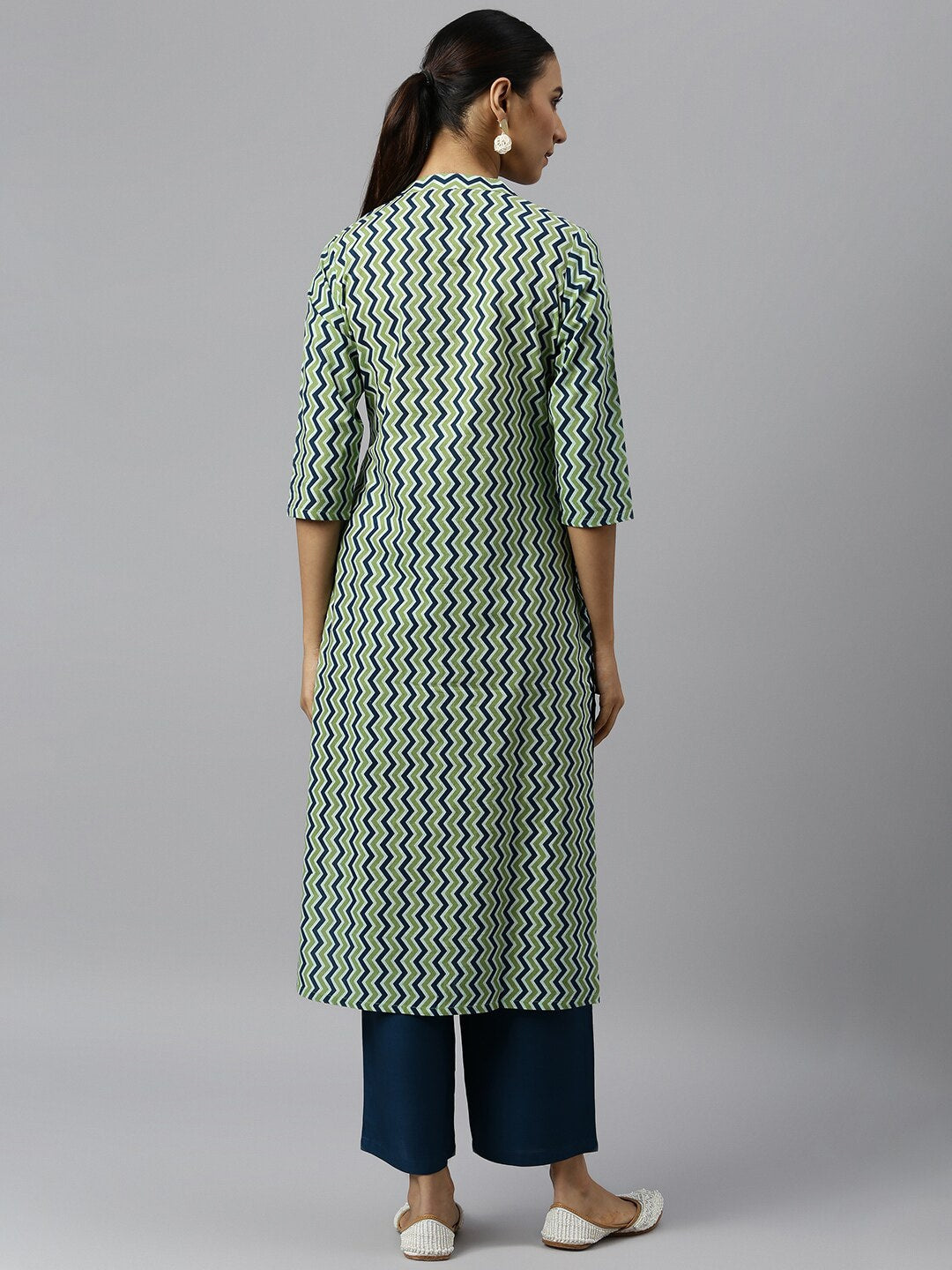 Khushal K Women Chevron Printed Kurta with Trousers - Distacart