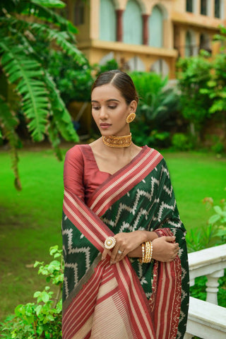 Vishnu Weaves Women's Green Handloom Raw Silk Zari Woven Saree with Blouse - Distacart