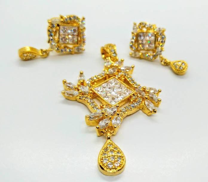 White AD Designer Cute Pendant Set