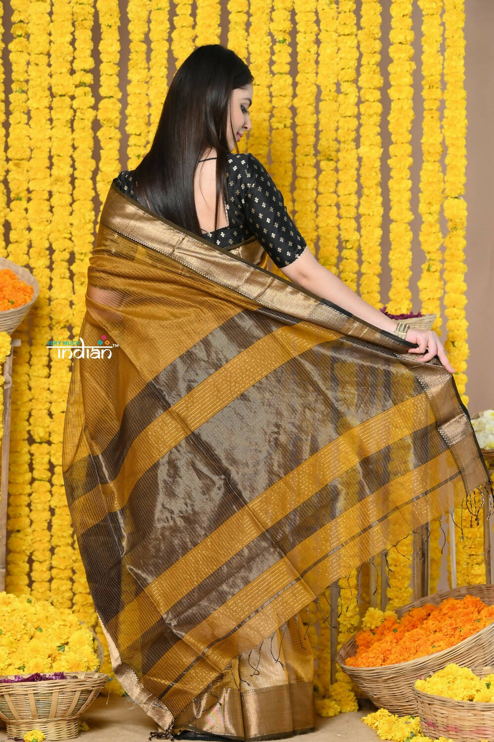 Very Much Indian Rajsi - Handloom Ari Checks Cotton Silk Saree With Golden Border - Yellow - Distacart