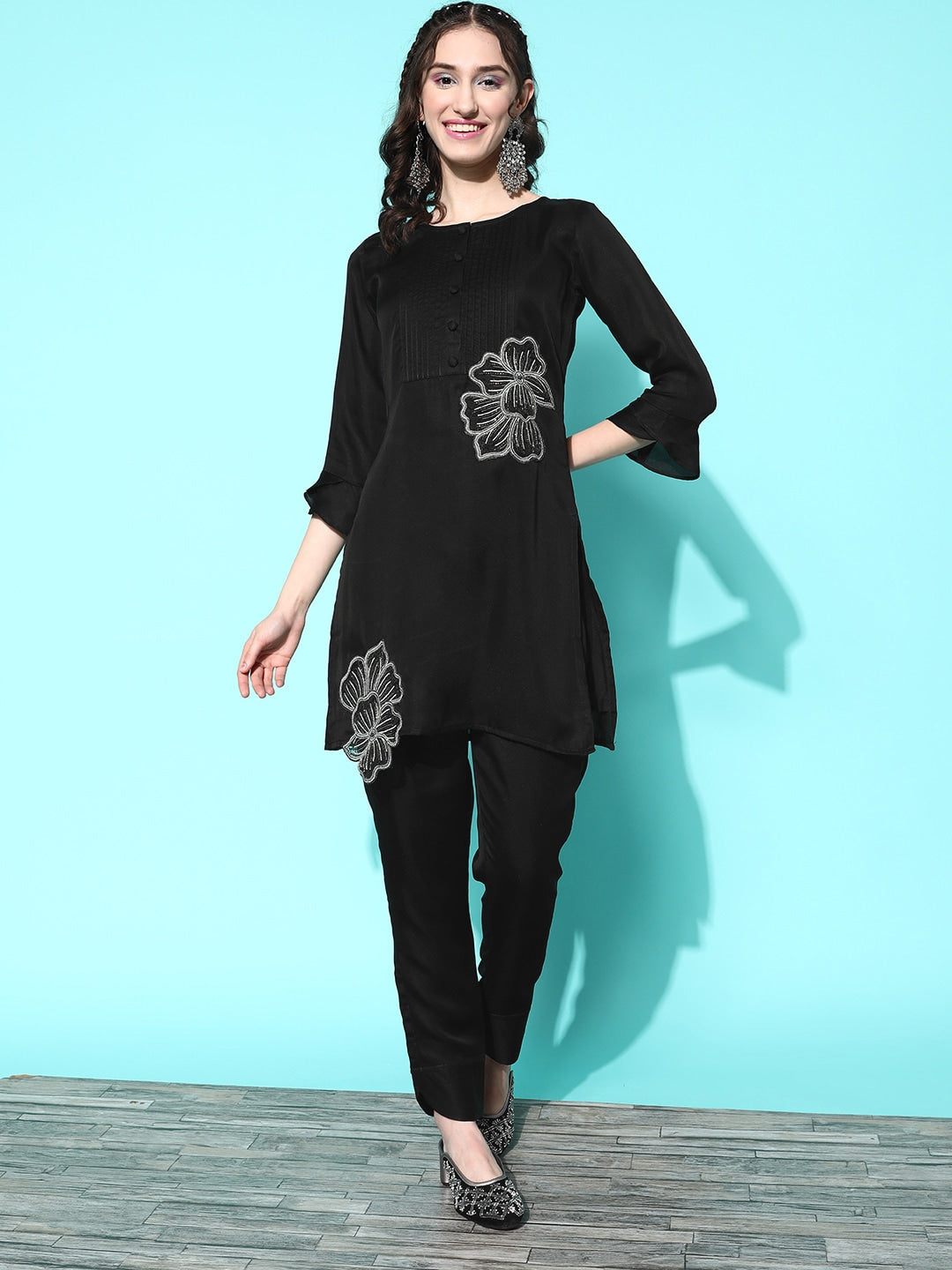 Sangria Women Butta Patch Work Kurta with Pant Set - Distacart