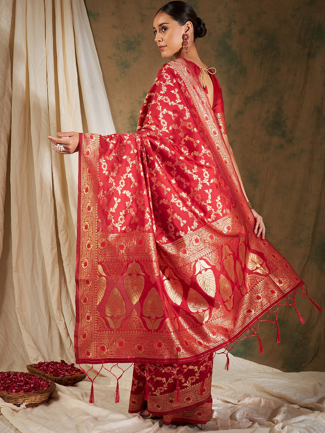 Sangria Red & Gold-Toned Floral Woven Design Zari Banarasi Saree - Distacart