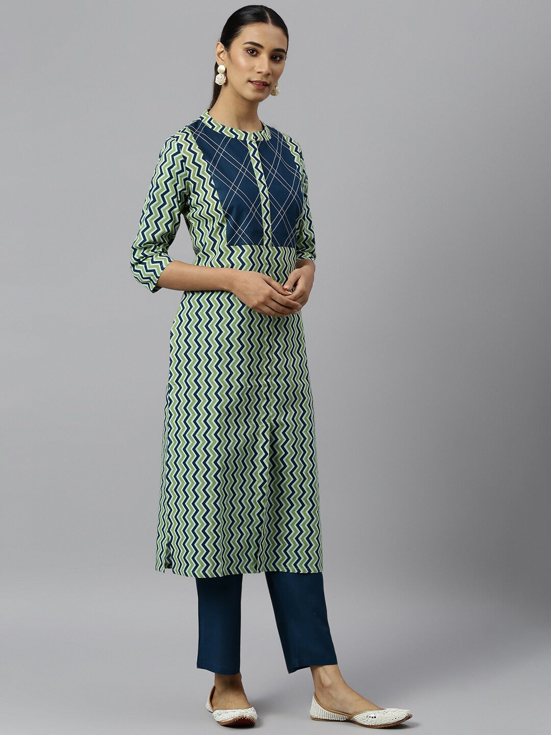 Khushal K Women Chevron Printed Kurta with Trousers - Distacart