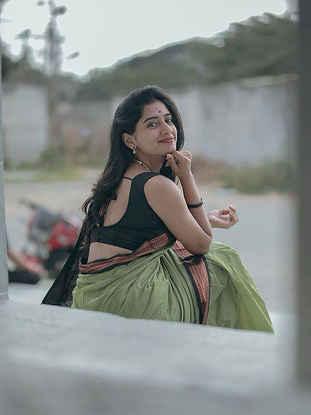 Kalini Green & Gold-Toned Zari Woven Design Kanjeevaram Saree - Distacart