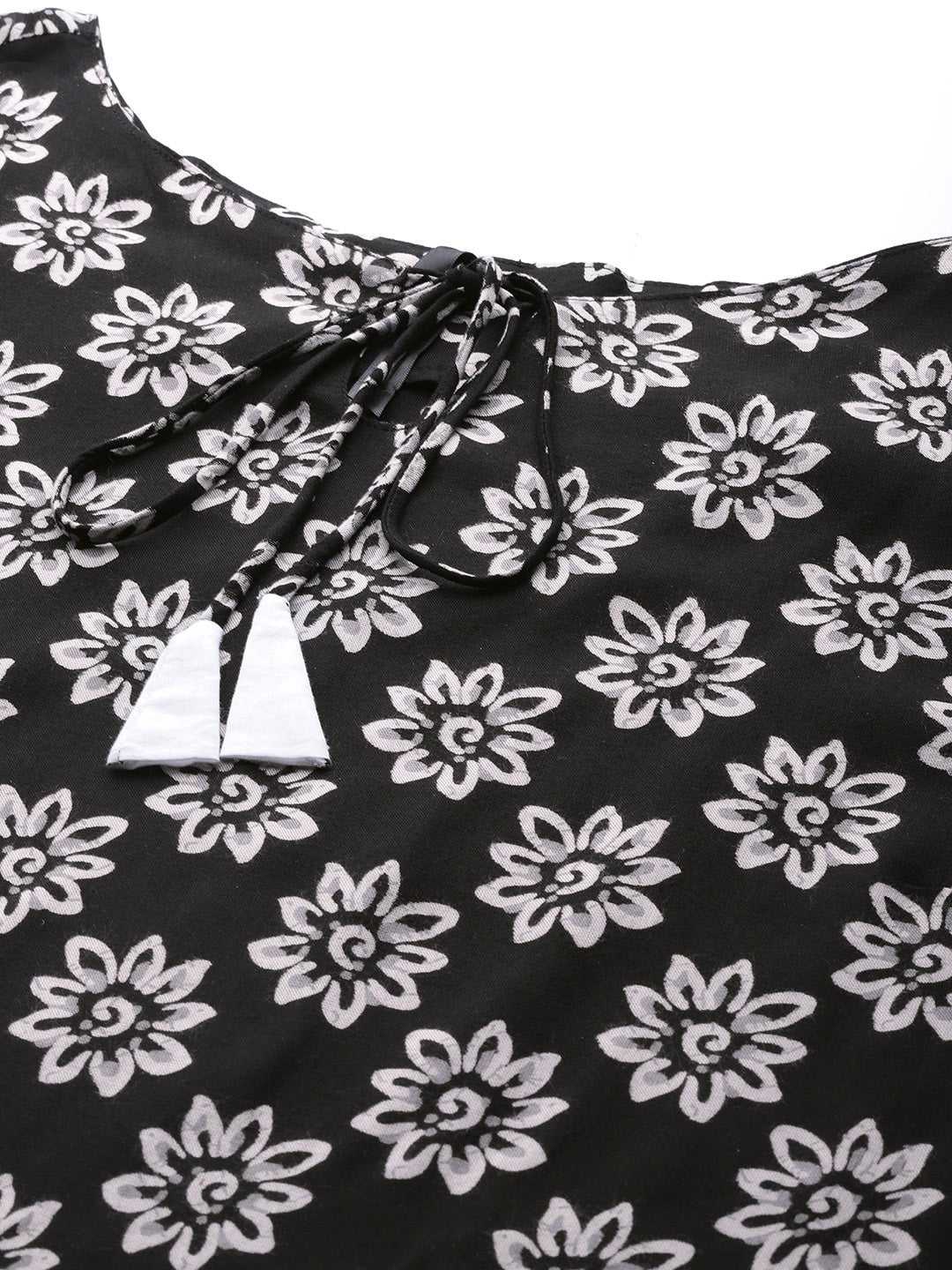 HERE&NOW Women Black & White Floral Printed Kurta - Distacart
