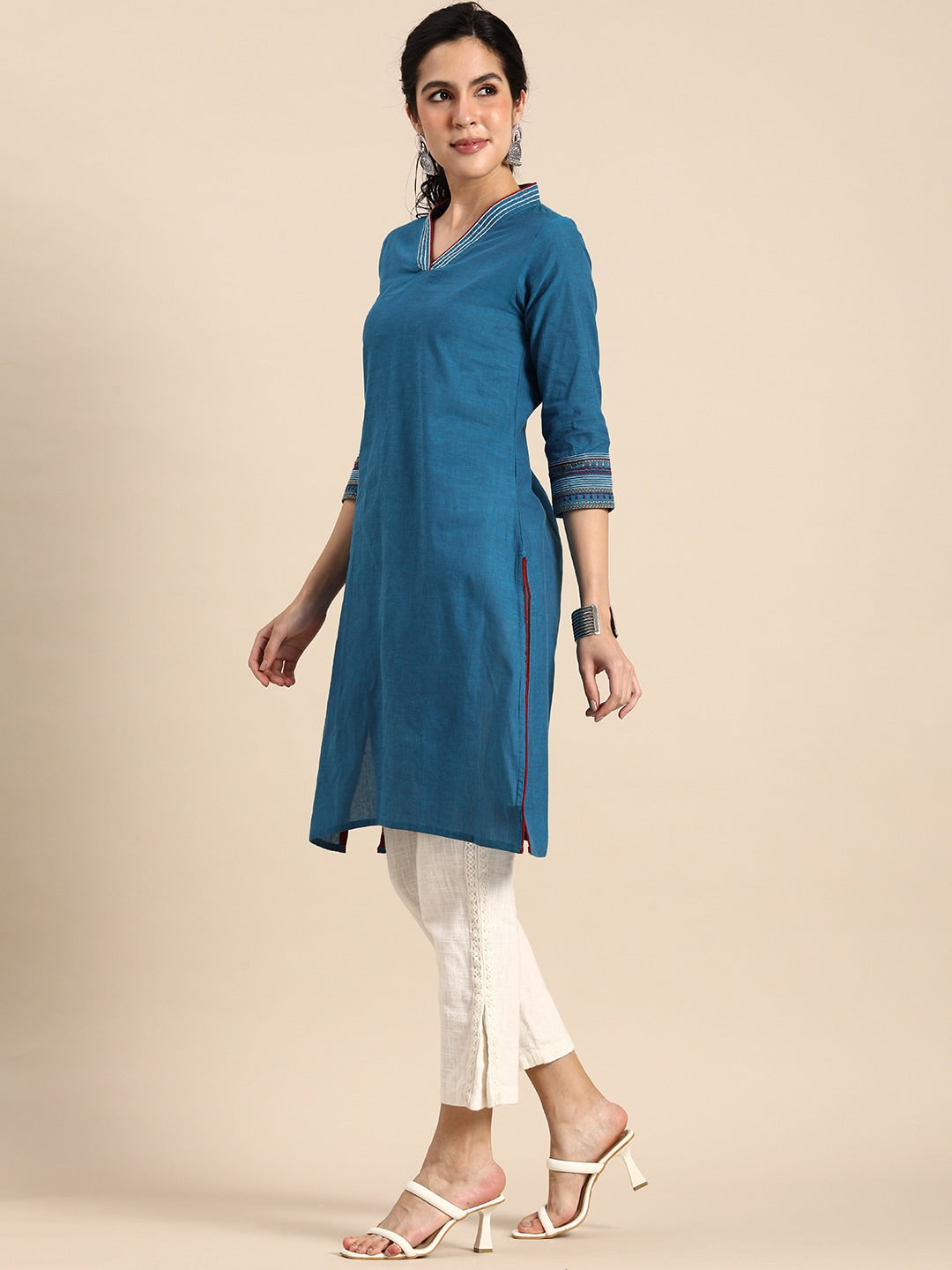 Sangria Women V-Neck Thread Work Kurta - Distacart