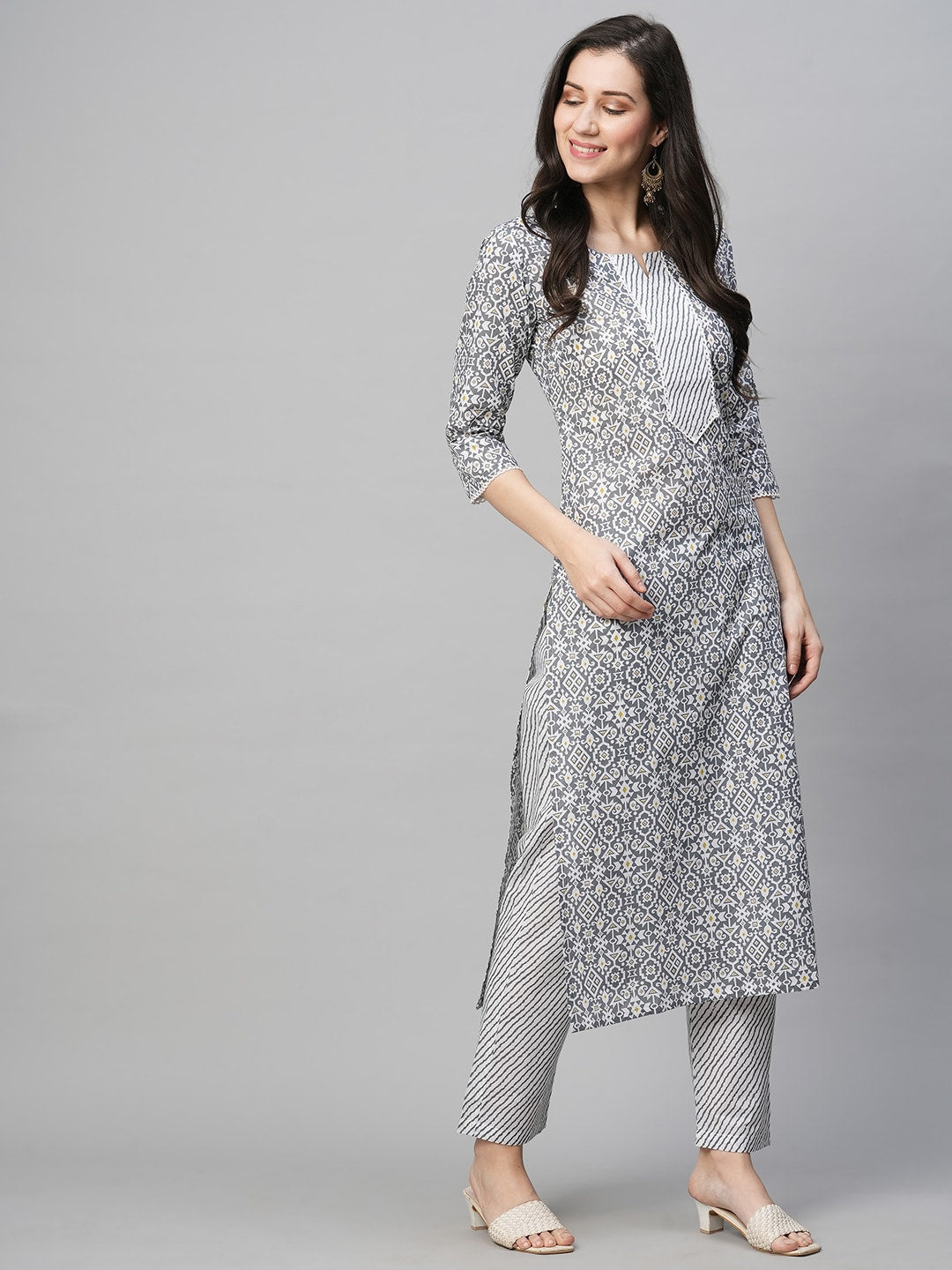 Kalini Women Ethnic Motifs Printed Kurta with Trousers - Distacart
