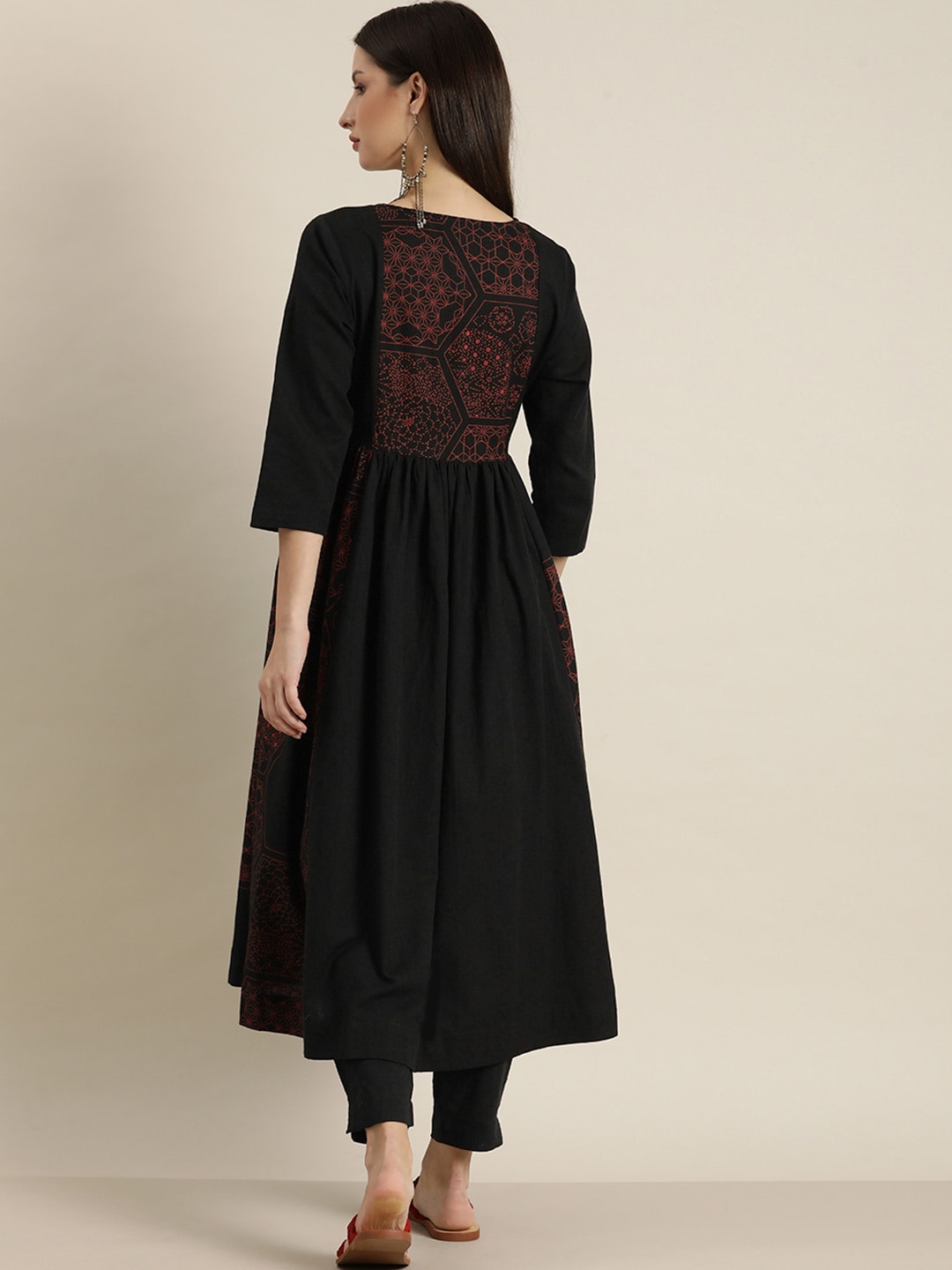 Sangria Women Black Printed Empire Pure Cotton Kurta with Trousers - Distacart