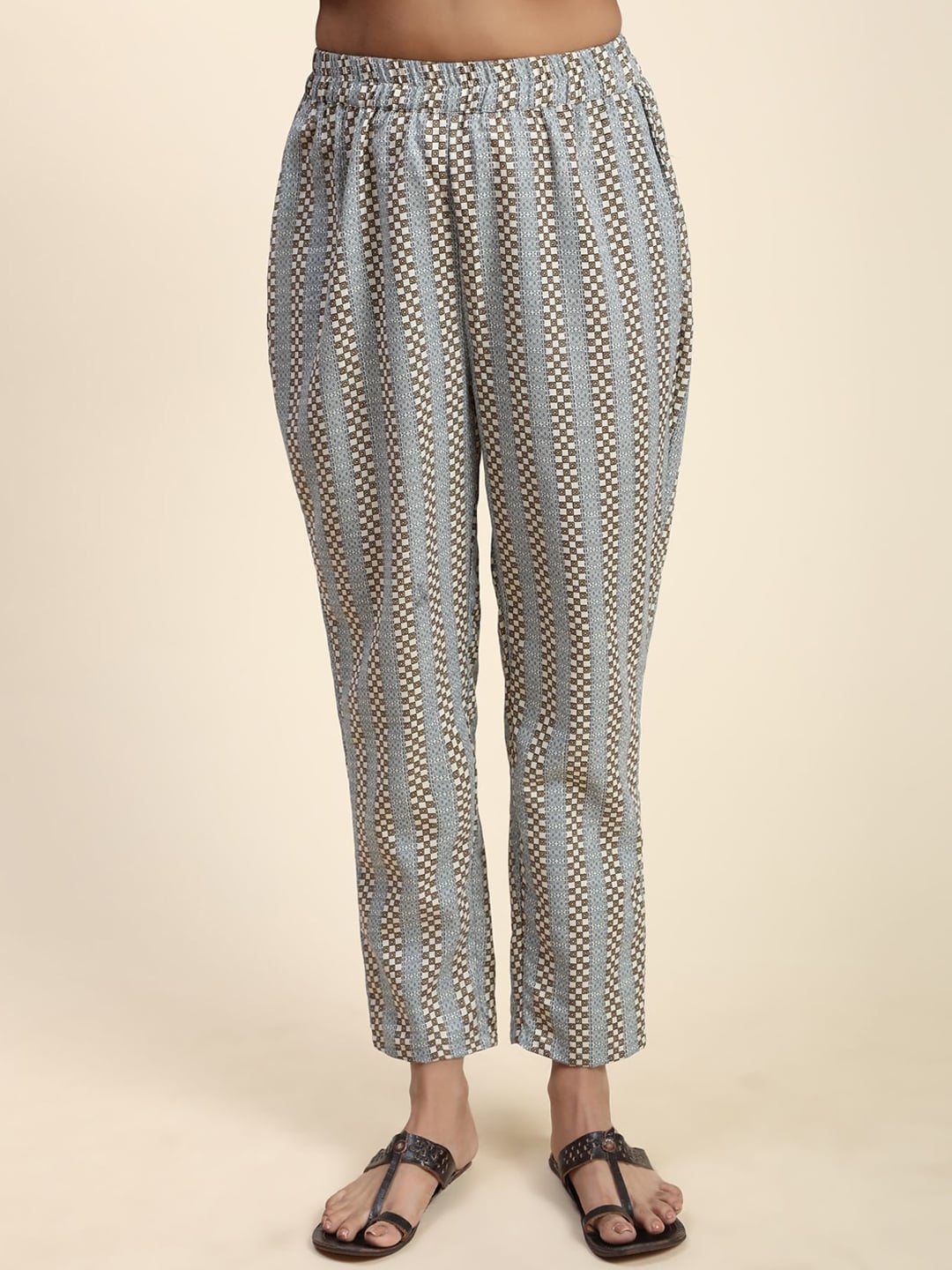 Kalini Floral Printed Round Neck Kurta with Trousers - Distacart