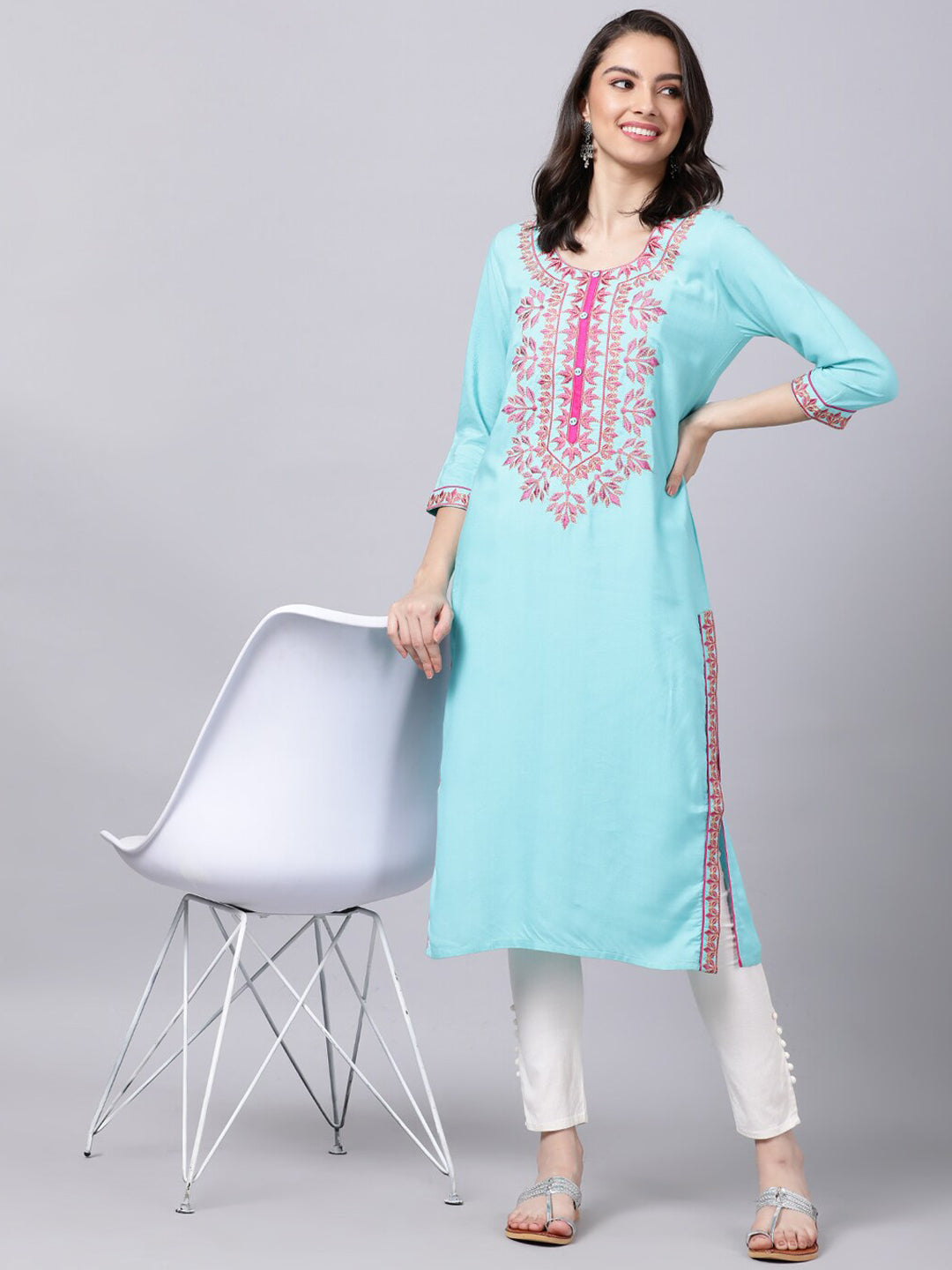 Souchii Women Blue & Pink Embroidered Round Neck Straight Kurta - Distacart
