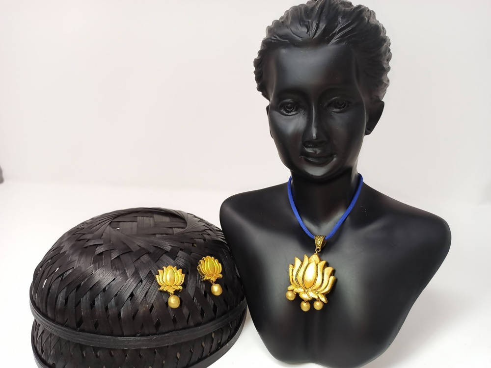 Terracotta Lotus Pendant Mini Necklace Set With Studs
