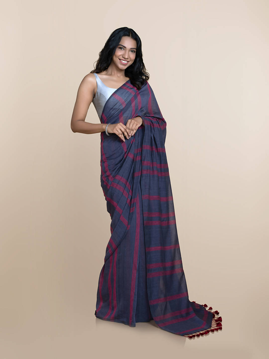 Suta Women Navy Blue Pure Cotton Handloom Saree - Distacart