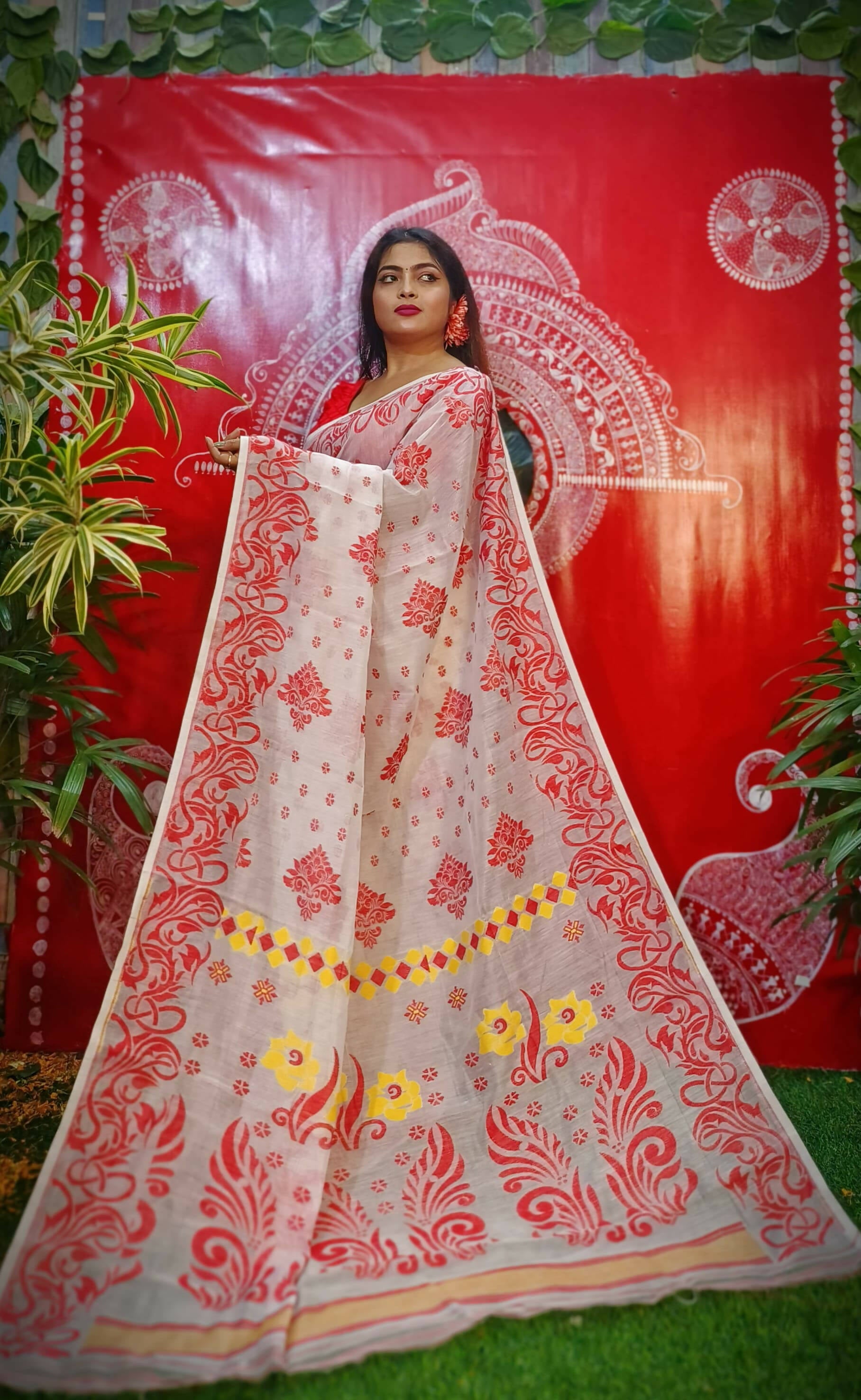 Exclusive Collection Handloom Dhakai Jamdani Saree - White & Red - Distacart