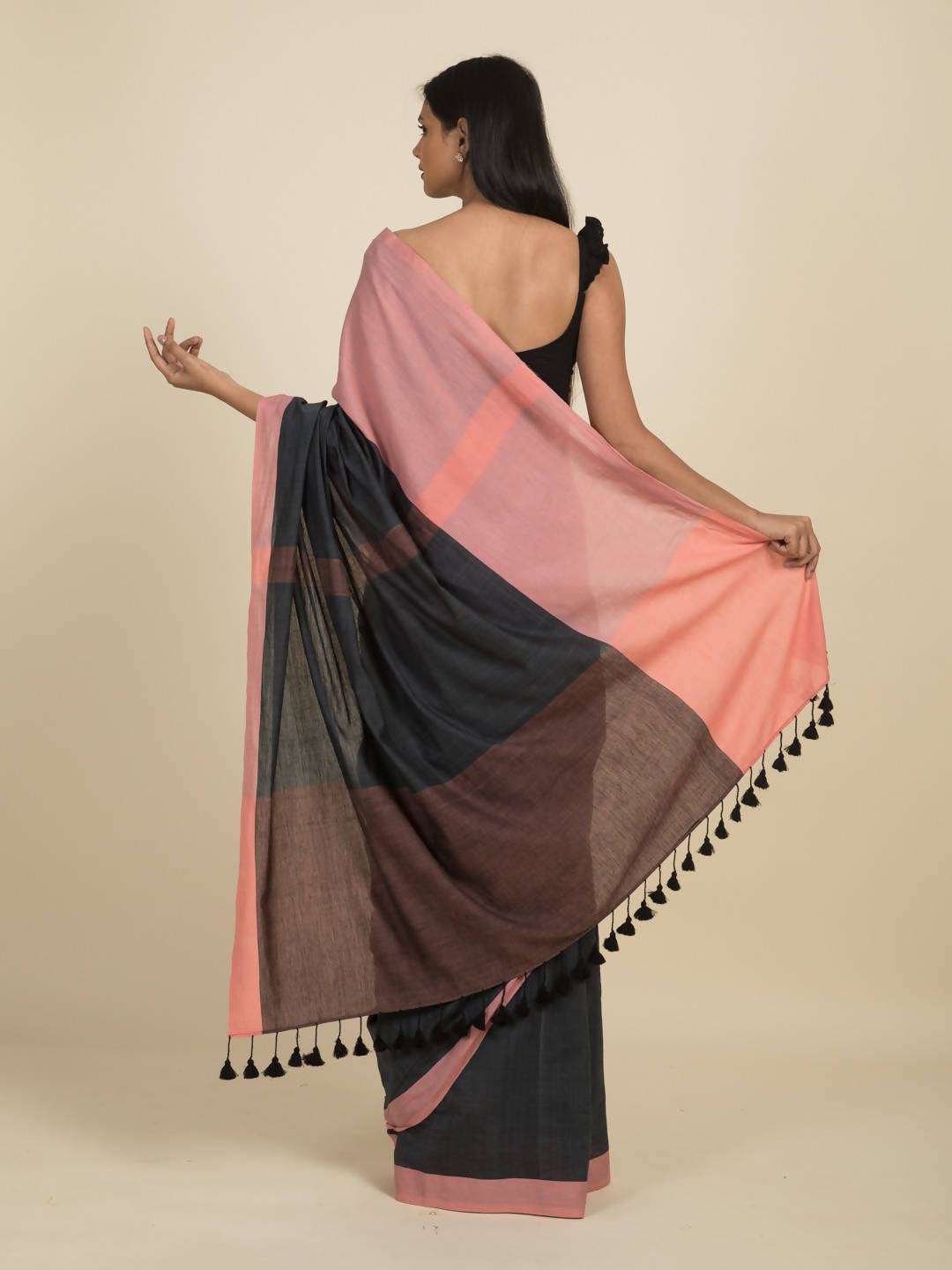 Suta Grey Peach-Coloured Pure Cotton Saree - Distacart