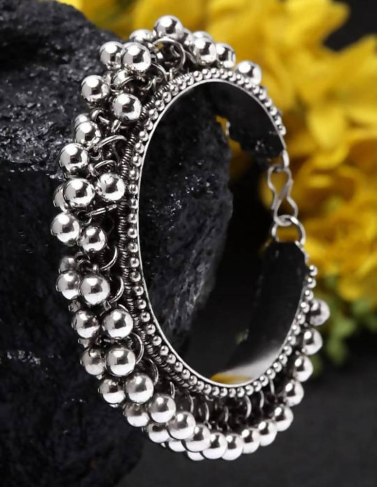 Buy Online This beautiful bracelet features exquisite rava work and the  perfect detailing to adorn your - Zifiti.com 1098369