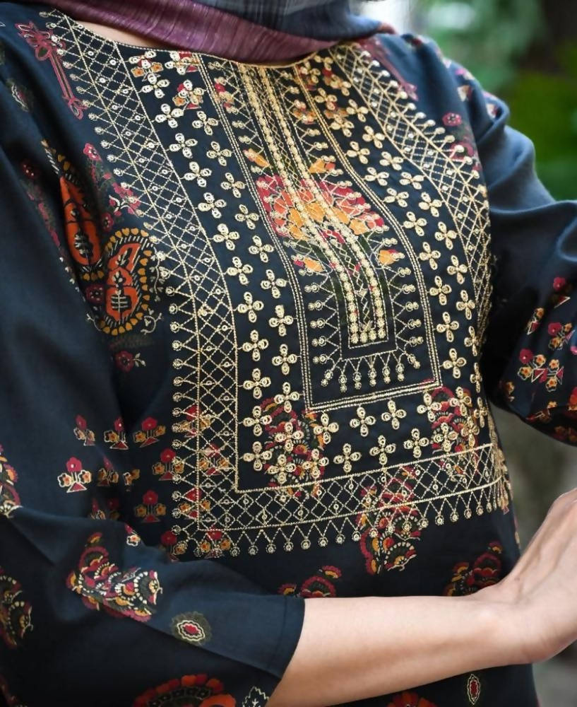 Yufta Women Black & Burgundy Printed Kurta & Trouser with Dupatta