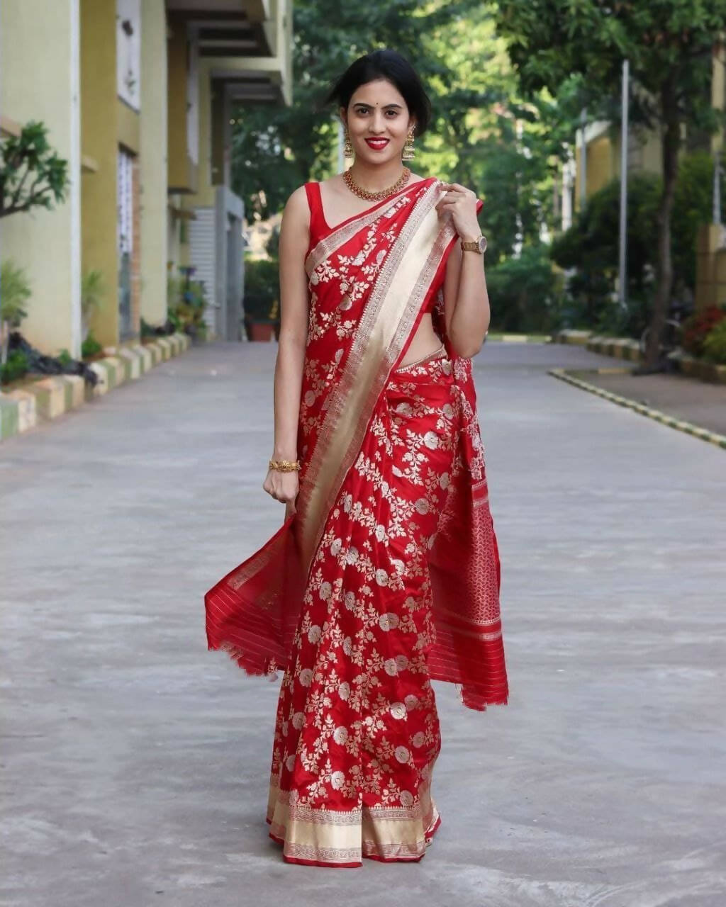 DEIANA'S Beautiful Golden Jari with New Design Soft Lichi Silk Saree - Red - Distacart