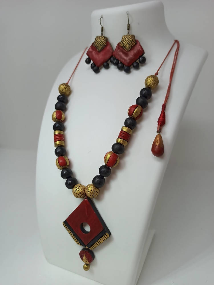 Terracotta Boho Style Diamond Pendant Medium Necklace Set With Hanging Flats-Dark Red