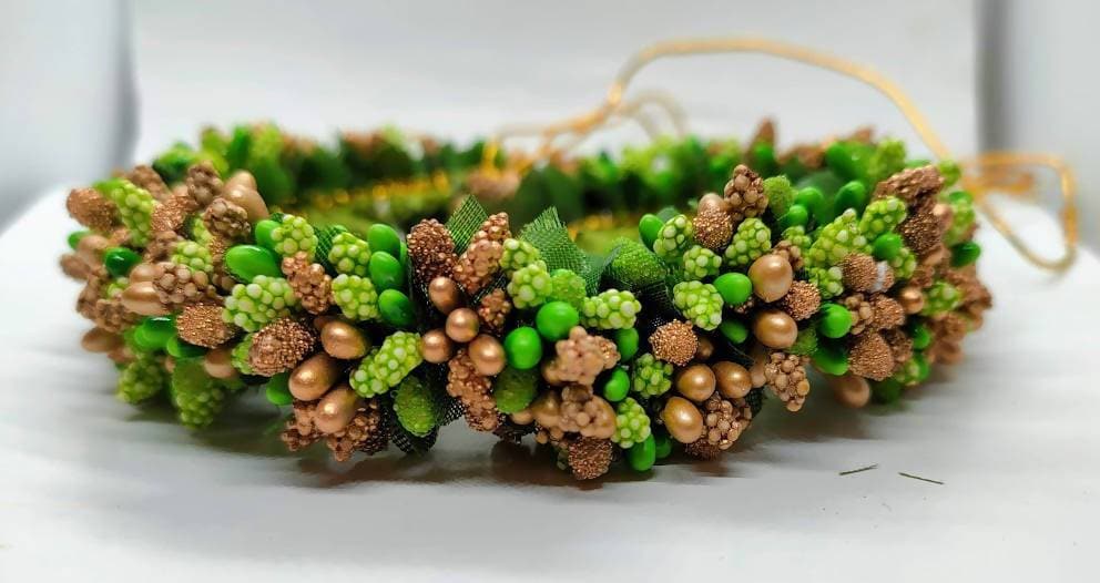 Green & Gold Pollens Hair Gajra