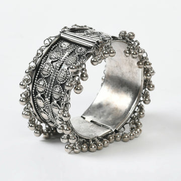 Mominos Fashion Joharkamal Oxidised Silver-Plated Ghungroo Handcraft Bracelet - Design 027 - Distacart