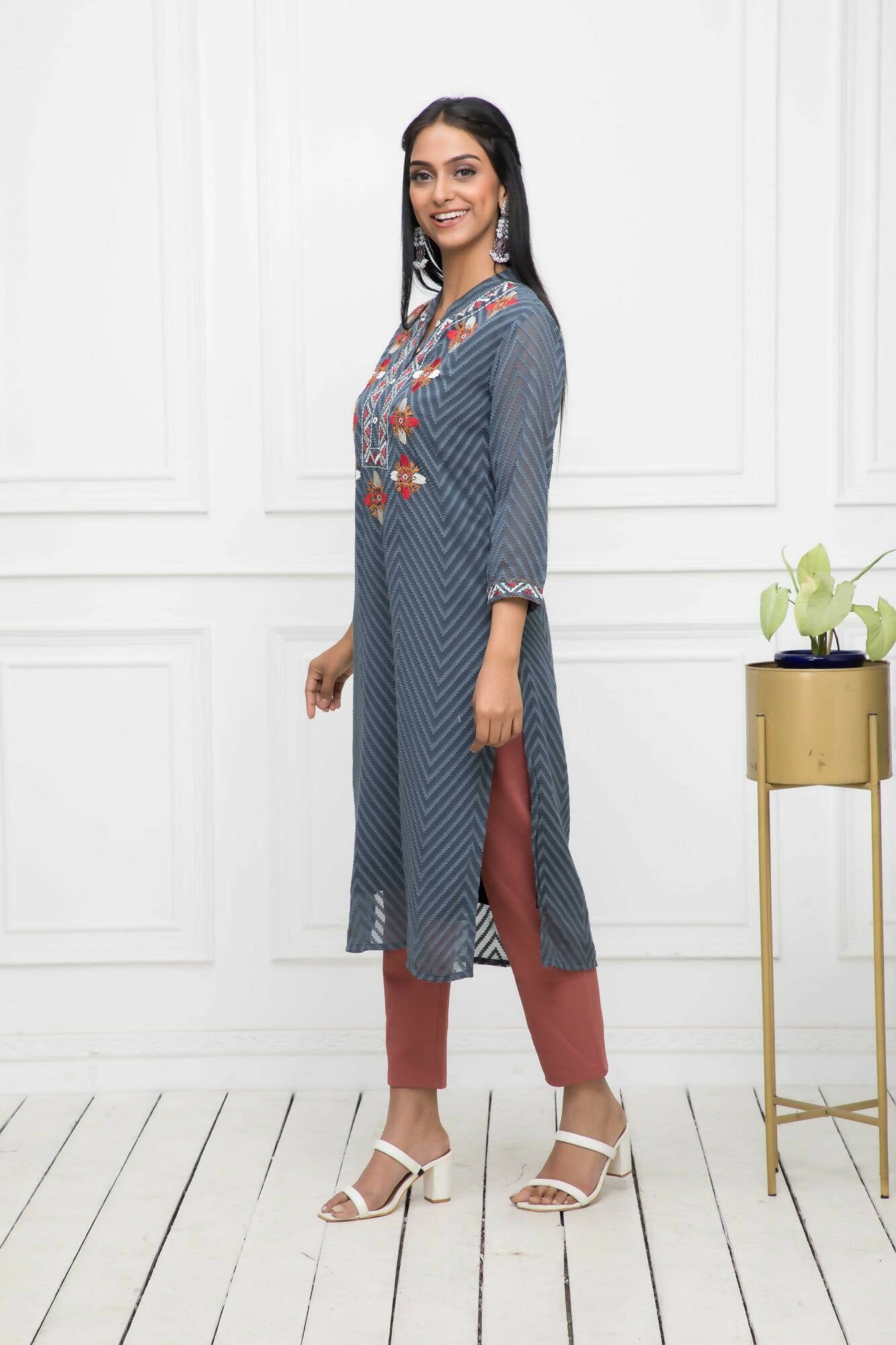 Myshka Women Solid Georgette Straight V-Neck Grey Kurtas - Distacart