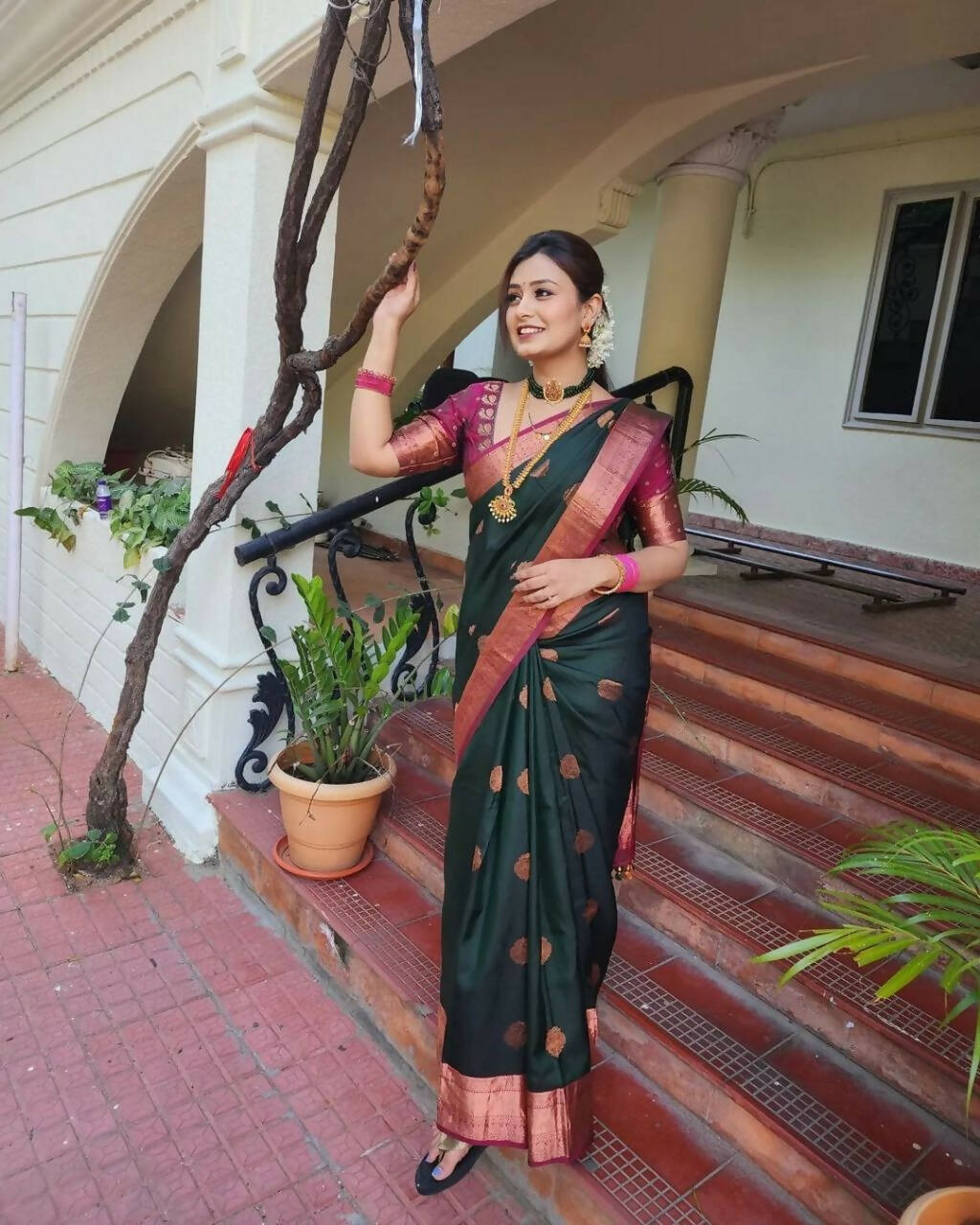 DEIANA'S Beautiful Golden Jari with New Design Soft Lichi Silk Saree - Green - Distacart