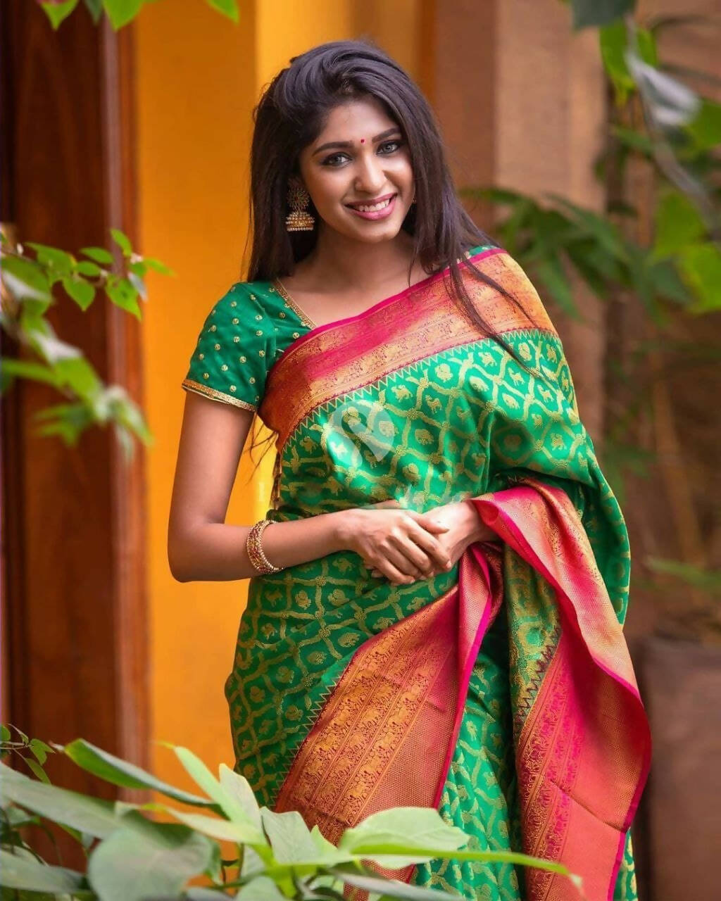 DEIANA'S Beautiful Golden Jari with New Design Soft Lichi Silk Saree - Green - Distacart