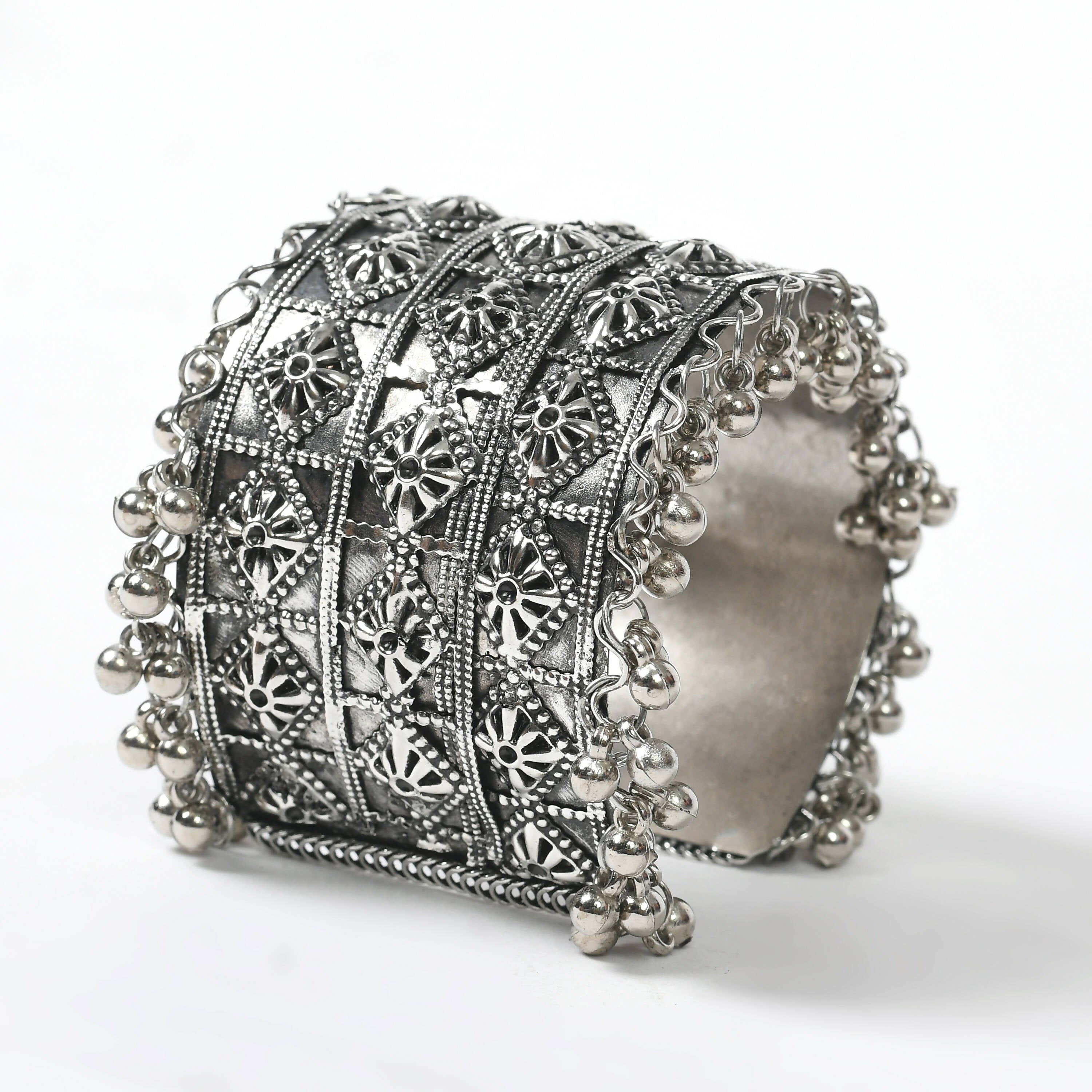 Mominos Fashion Joharkamal Oxidised Silver-Plated Ghungroo Handcraft Bracelet - Design 024 - Distacart