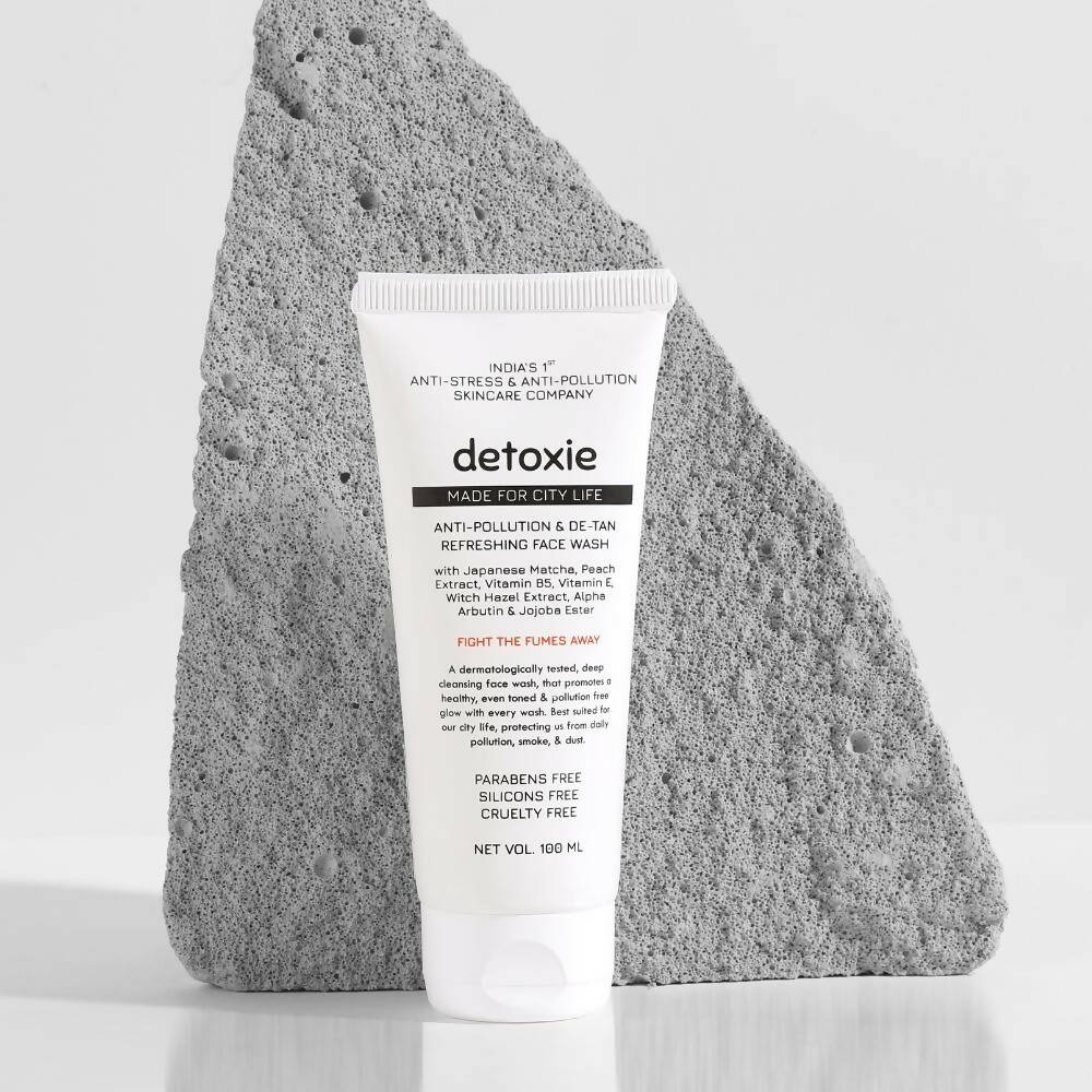 Detoxie Anti-Pollution & De-Tan Refreshing Face Wash - Distacart