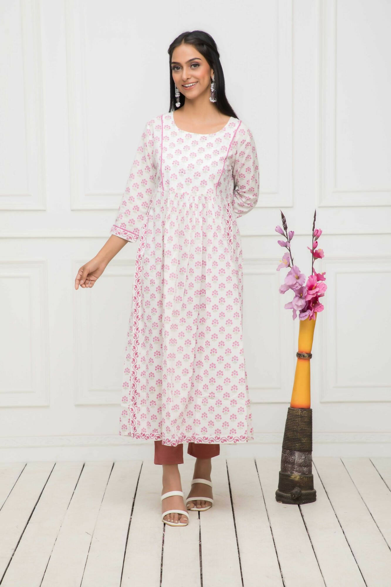 Myshka Women White Floral Rayon Straight Round Neck Kurtas - Distacart
