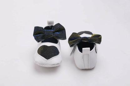 Tiny Bugs Girls Heart Bow Detailing Booties - White & Black - Distacart