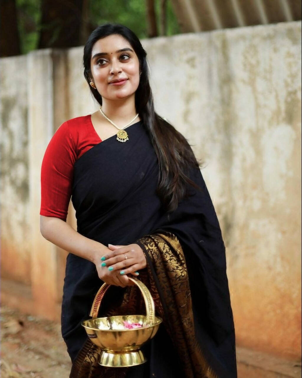 DEIANA'S Beautiful Golden Jari with New Design Soft Lichi Silk Saree - Black - Distacart