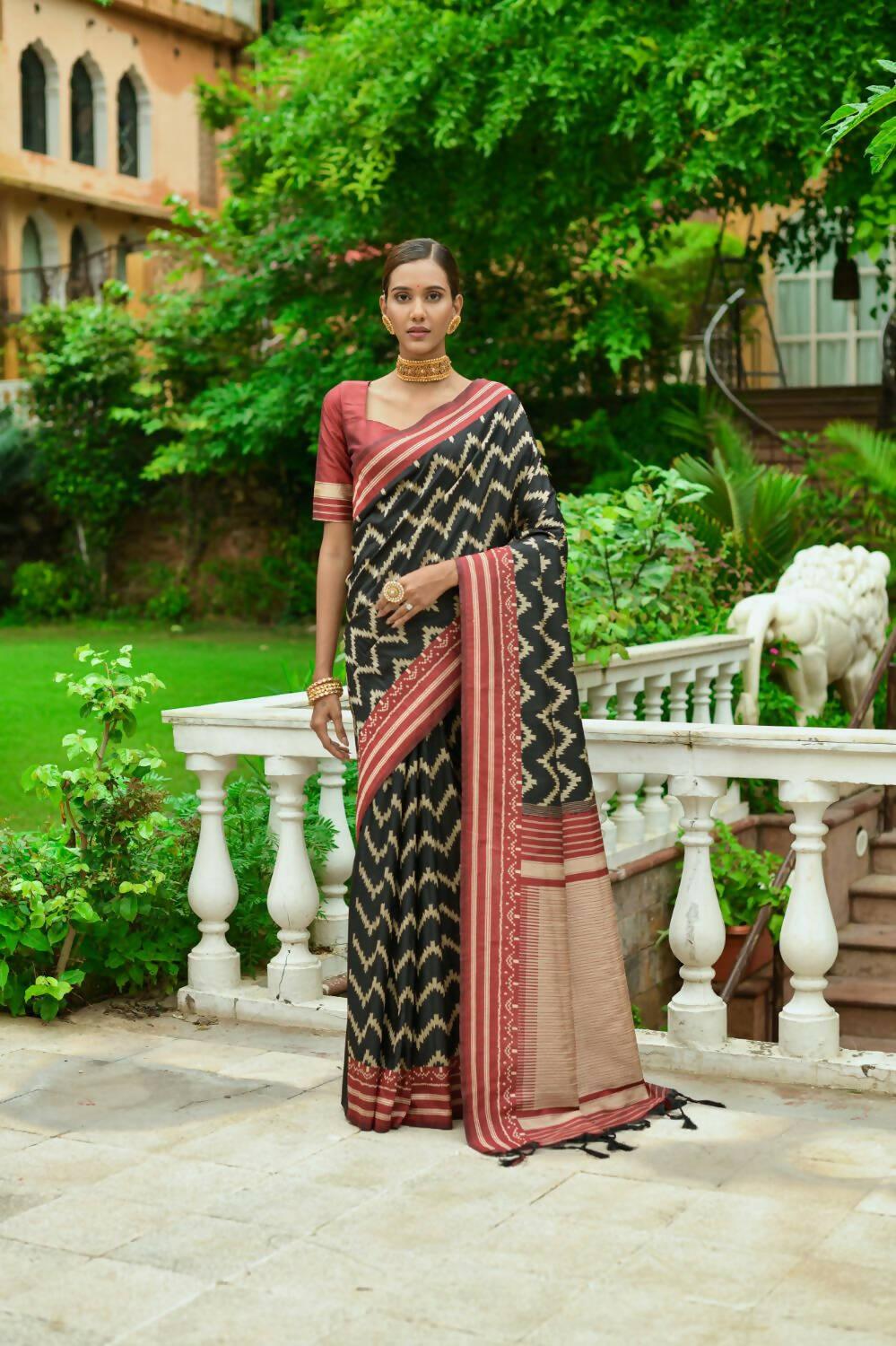 Vishnu Weaves Women's Black Handloom Raw Silk Zari Woven Saree with Blouse - Distacart