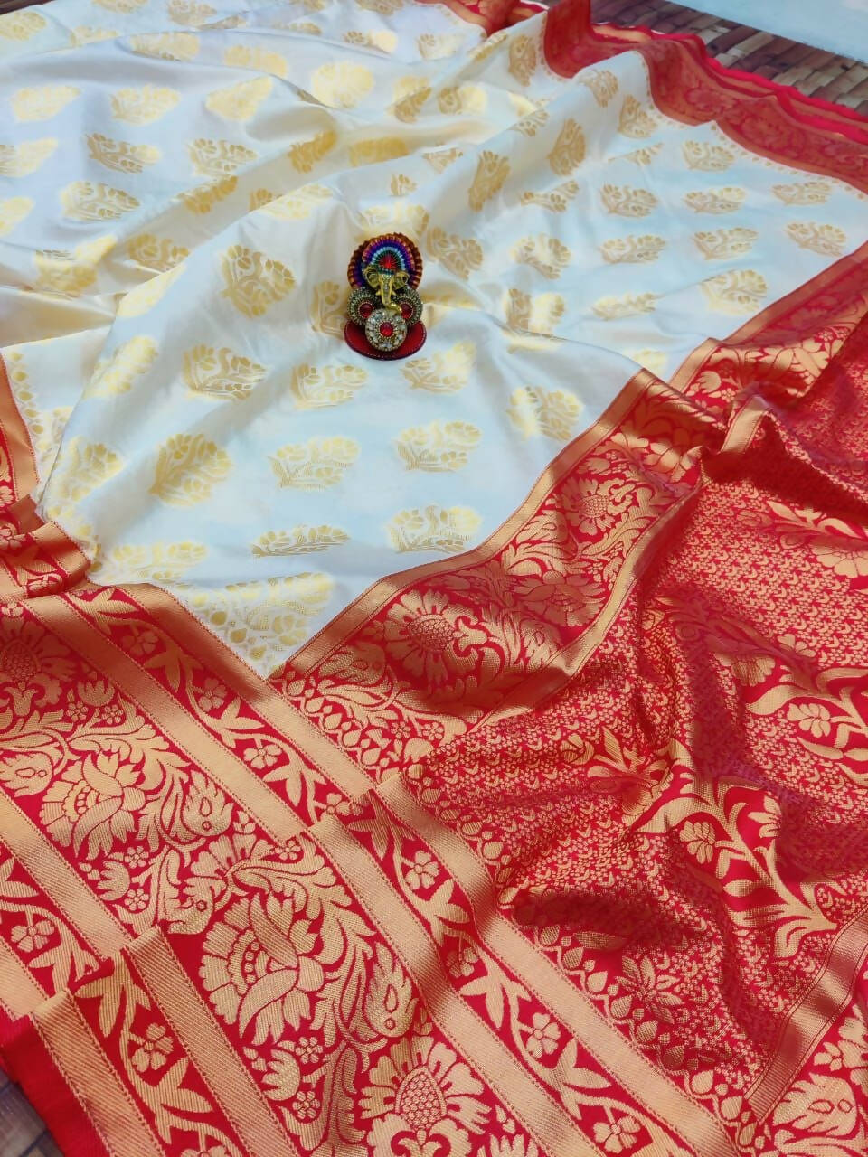 DEIANA'S Beautiful Golden Jari with New Design Soft Lichi Silk Saree - White - Distacart
