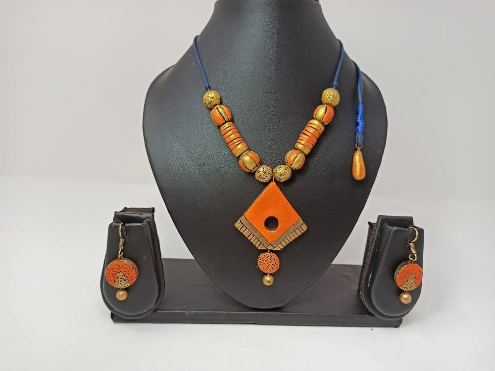 Terracotta Diamond Pendant Mini Necklace Set With Hangings
