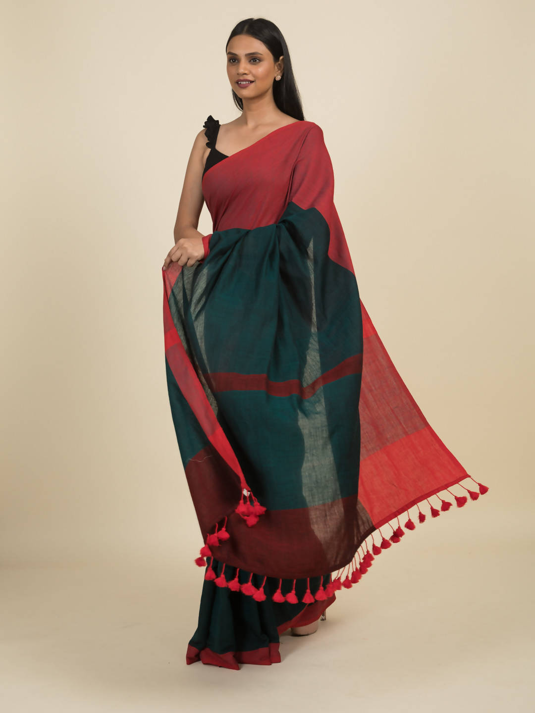 Suta Green Red Colourblocked Pure Cotton Saree - Distacart