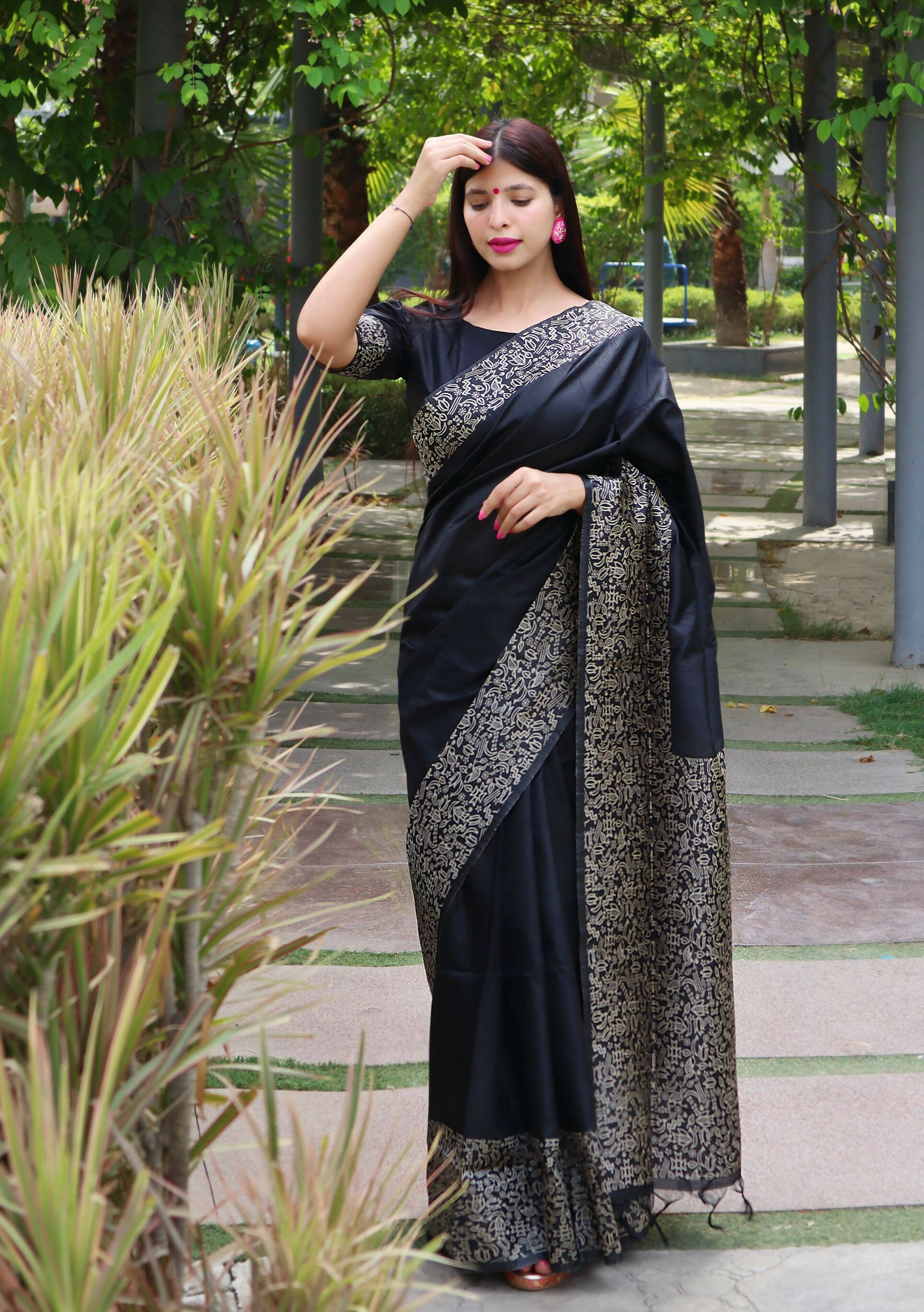 Vishnu Weaves Women's Black Handloom Raw Silk Woven Border Saree with Unstitched Blouse - Distacart