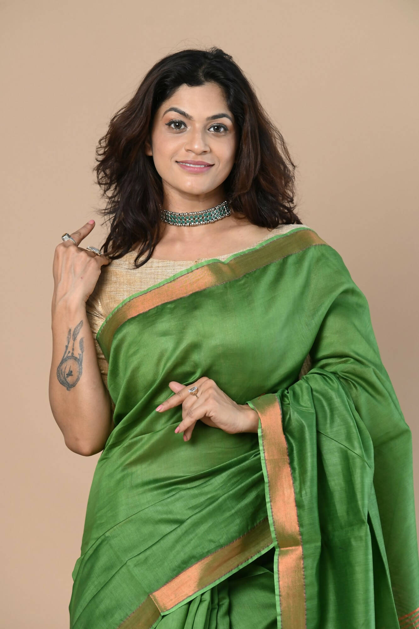 Very Much Indian Handloom Cotton Silk Maheshwari Saree With Sleek Golden Border - Leaf Green - Distacart