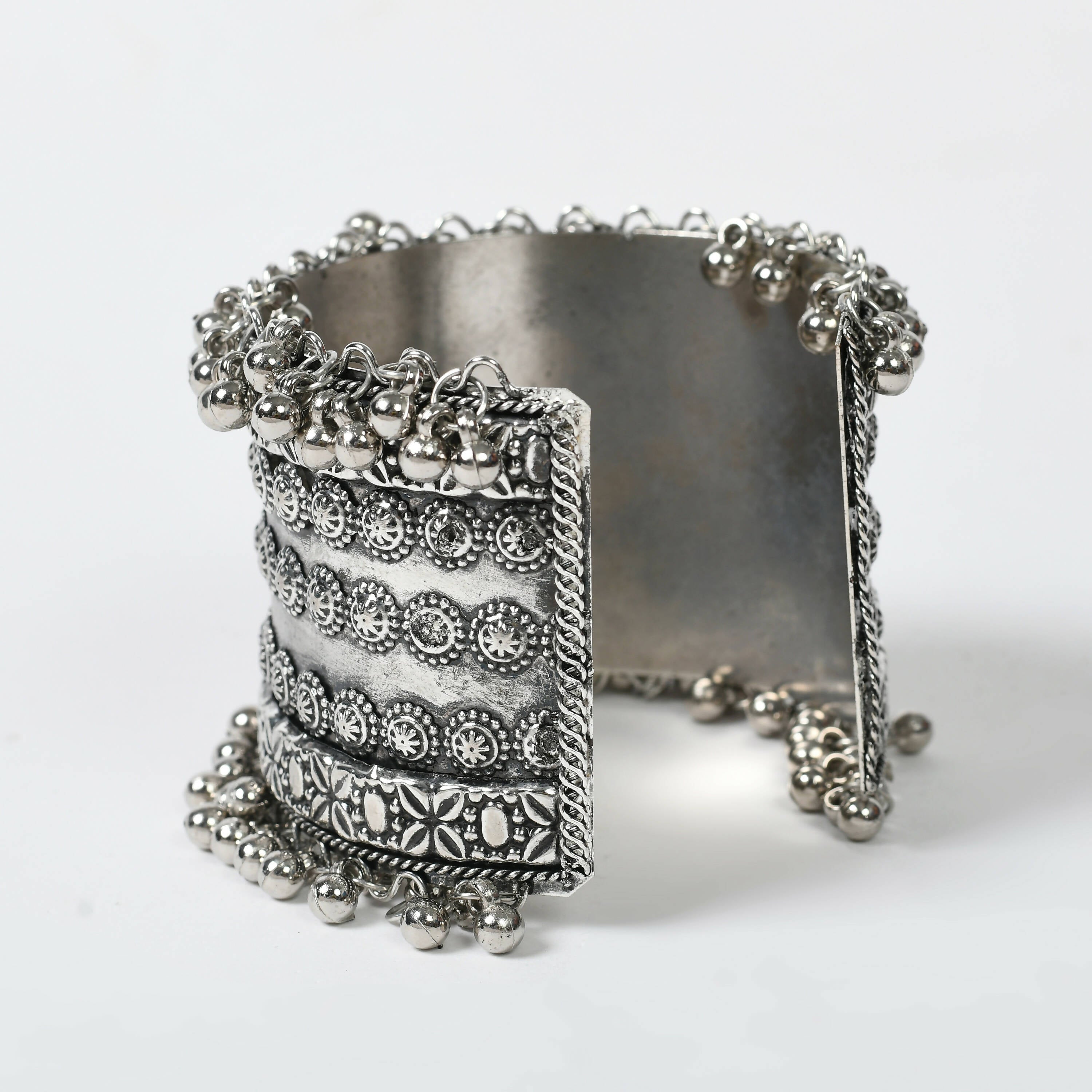 Mominos Fashion Joharkamal Oxidised Silver-Plated Ghungroo Handcraft Bracelet - Design 025 - Distacart