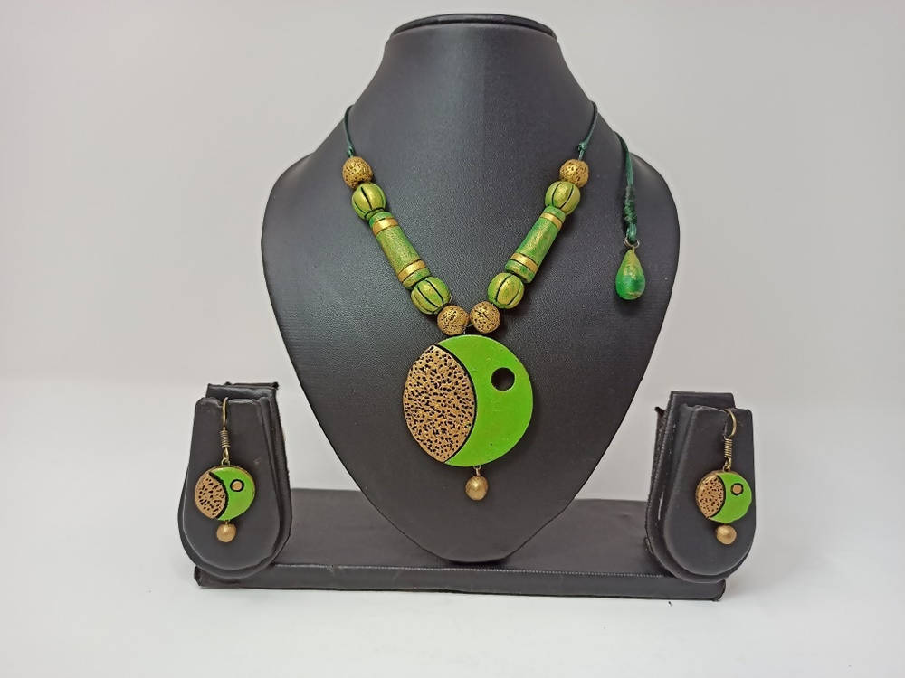 Terracotta Boho Style Mini Necklace Set With Hangings-Green And Gold