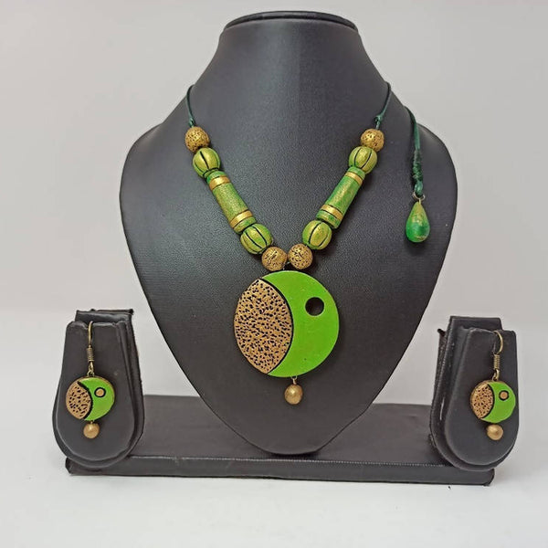 Terracotta Boho Style Mini Necklace Set With Hangings-Green And Gold